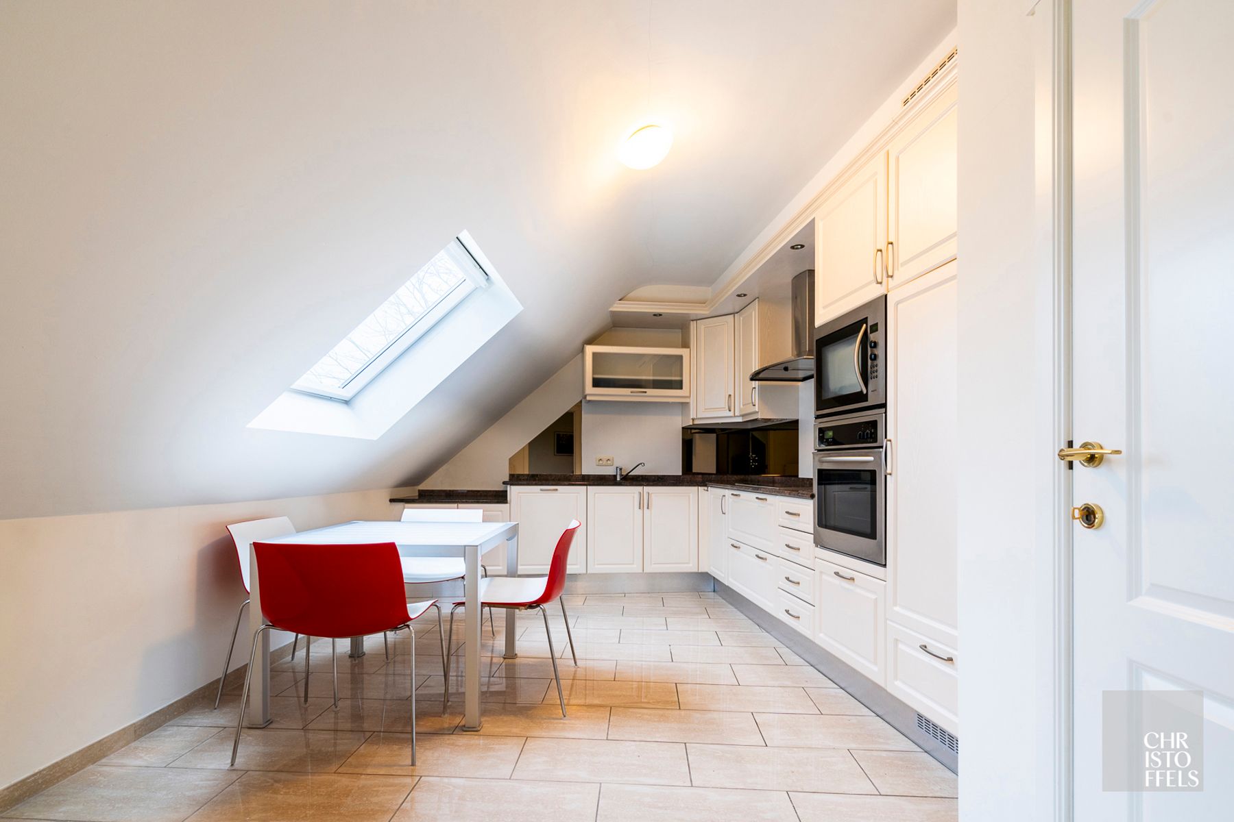TE HUUR - Ruim én energiezuinig duplexappartement (191m²) in hartje Lanaken! foto 4