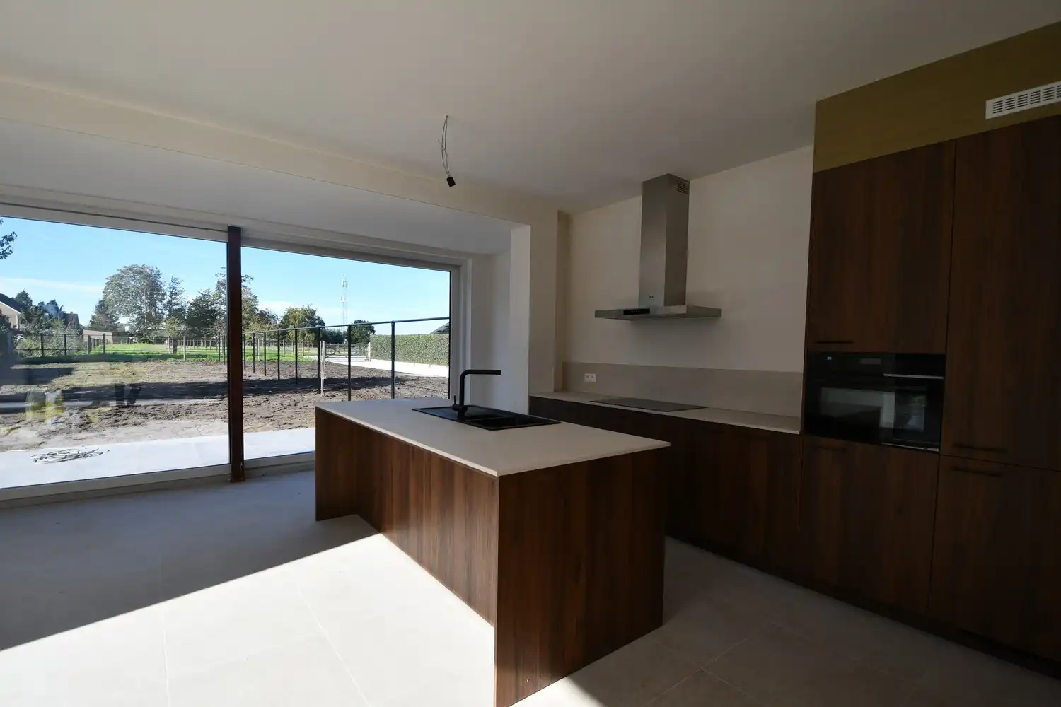 Prachtige halfopen bebouwing met modernistische architectuur foto 5