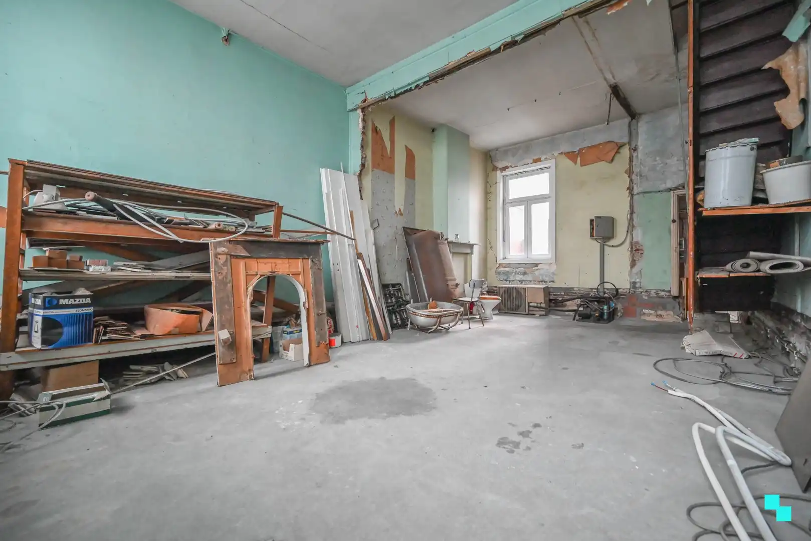 Te renoveren karaktervol handelspand in centrum Waregem foto 18