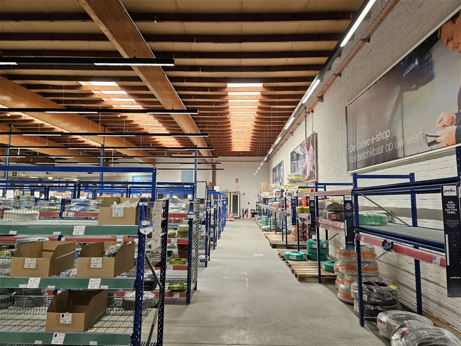 Magazijn met polyvalente ruimte foto 2