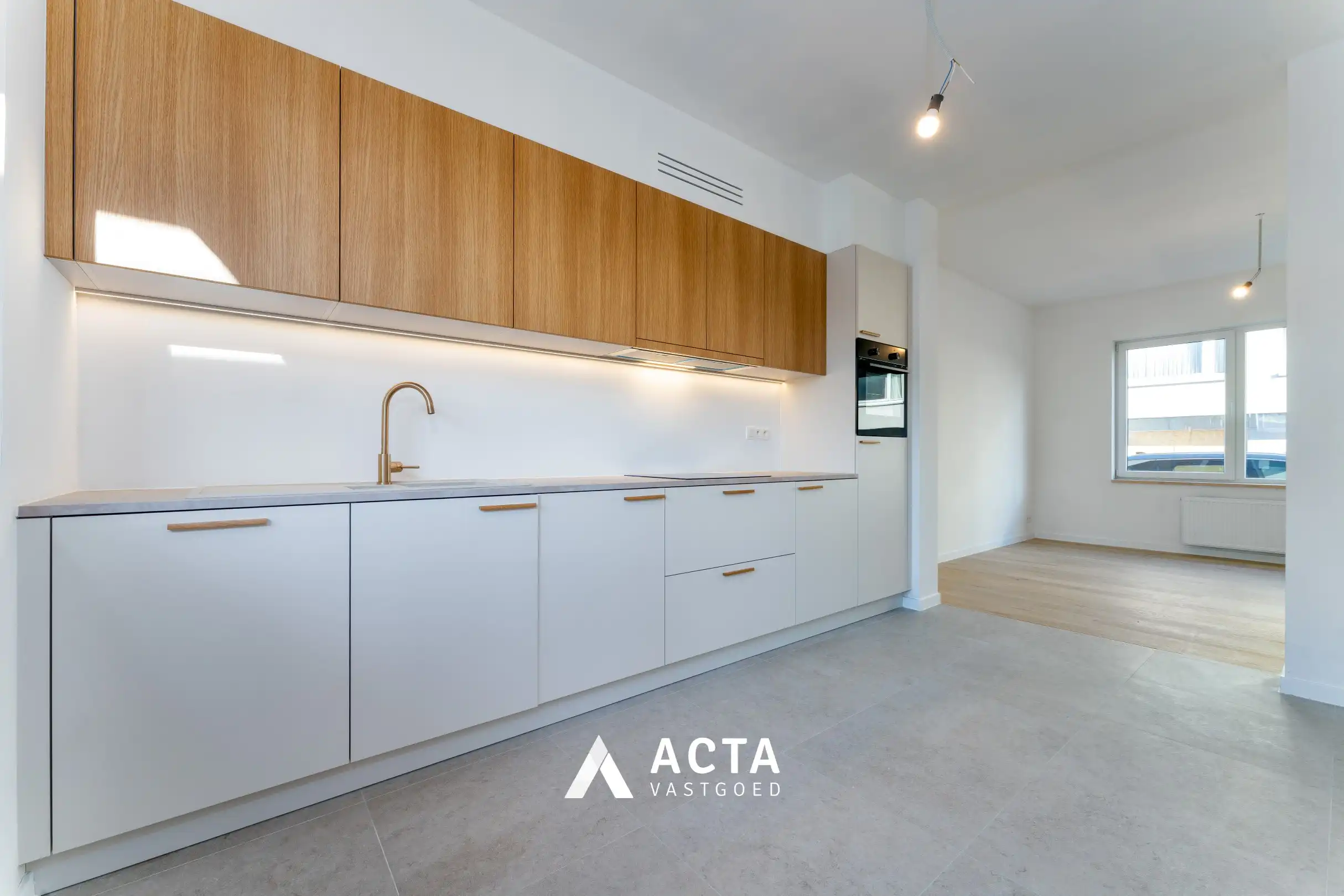 Recent gerenoveerd gelijkvloers appartement nabij het centrum van Oostende foto {{pictureIndex}}