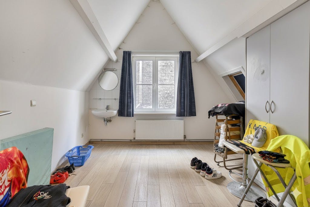 Huis met 4 slaapkamers en stadskoer in centrum Brugge  foto 10