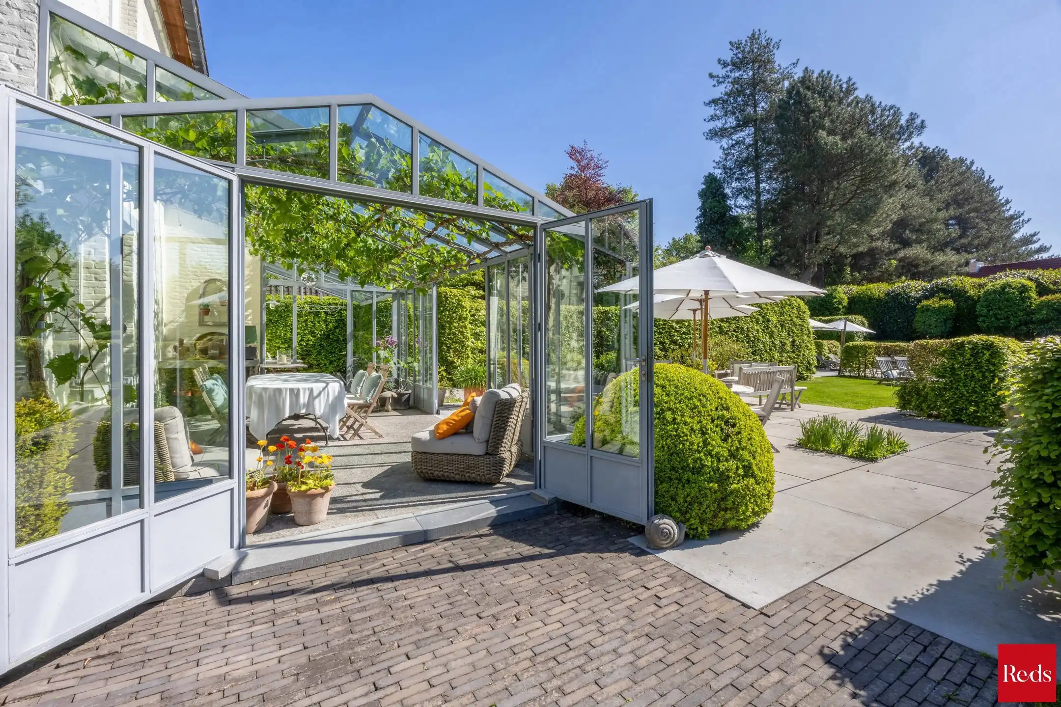 Statige luxevilla op royaal perceel van 3.877 m² met zwembad foto 21
