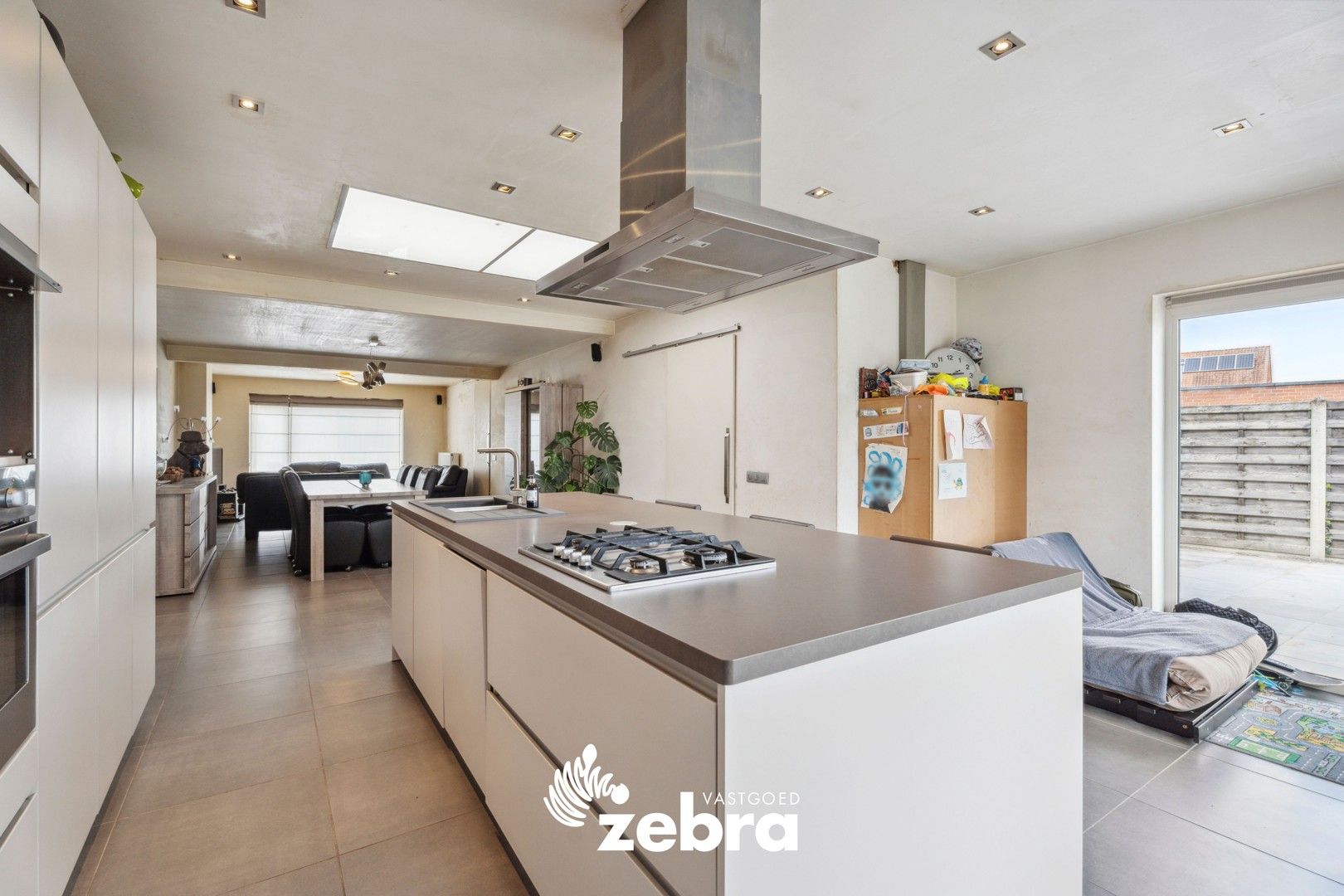 Instapklare woning met drie slaapkamers en loods op een toplocatie te Izegem! foto 9