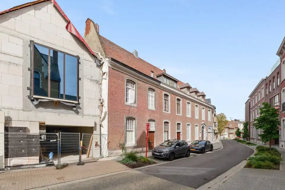 AUTHENTIEK TE RENOVEREN HERENHUIS IN SINT-TRUIDEN. foto 2