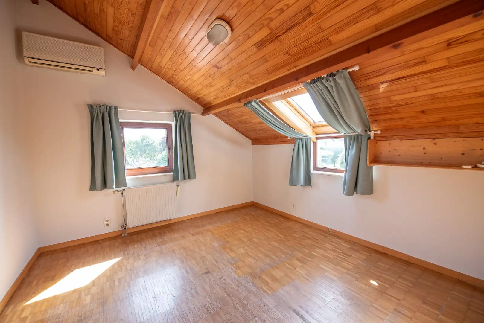 Charmante villa met praktijkruimte op 1023 m² in Zulte foto 16