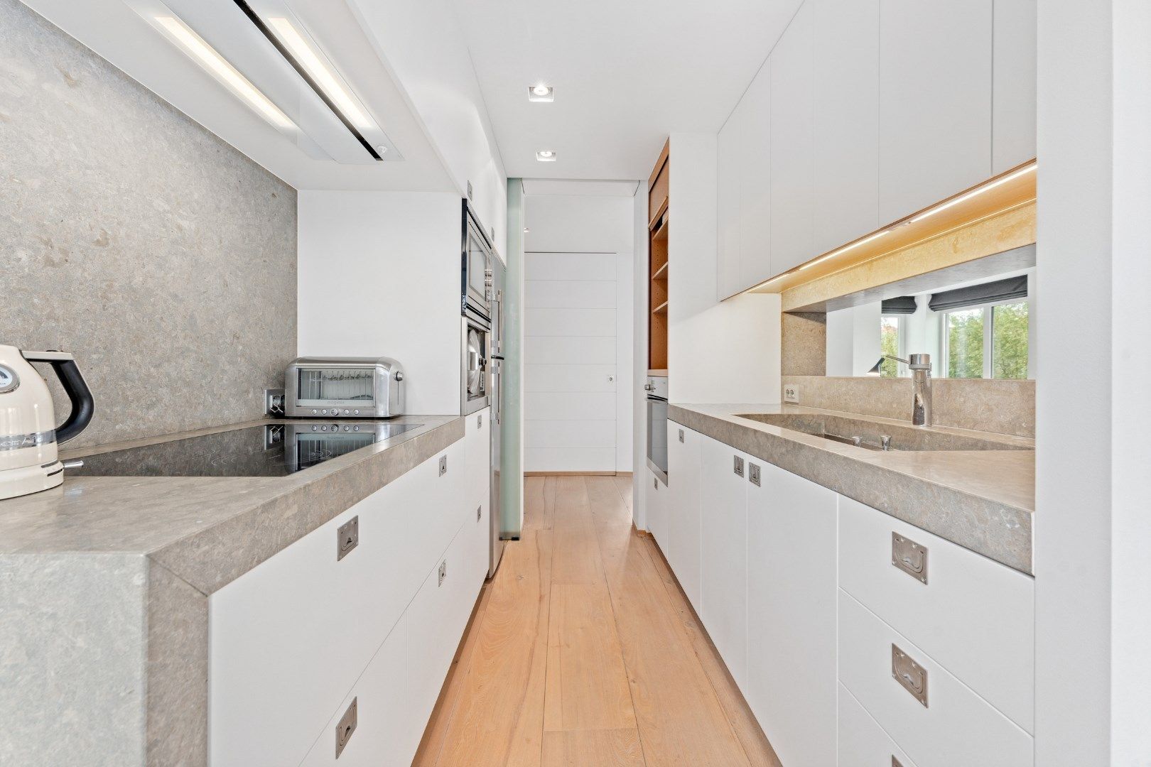 Prachtig gemeubeld appartement in een standingvolle residentie in hartje Zoute met 4 slk's!  foto 8