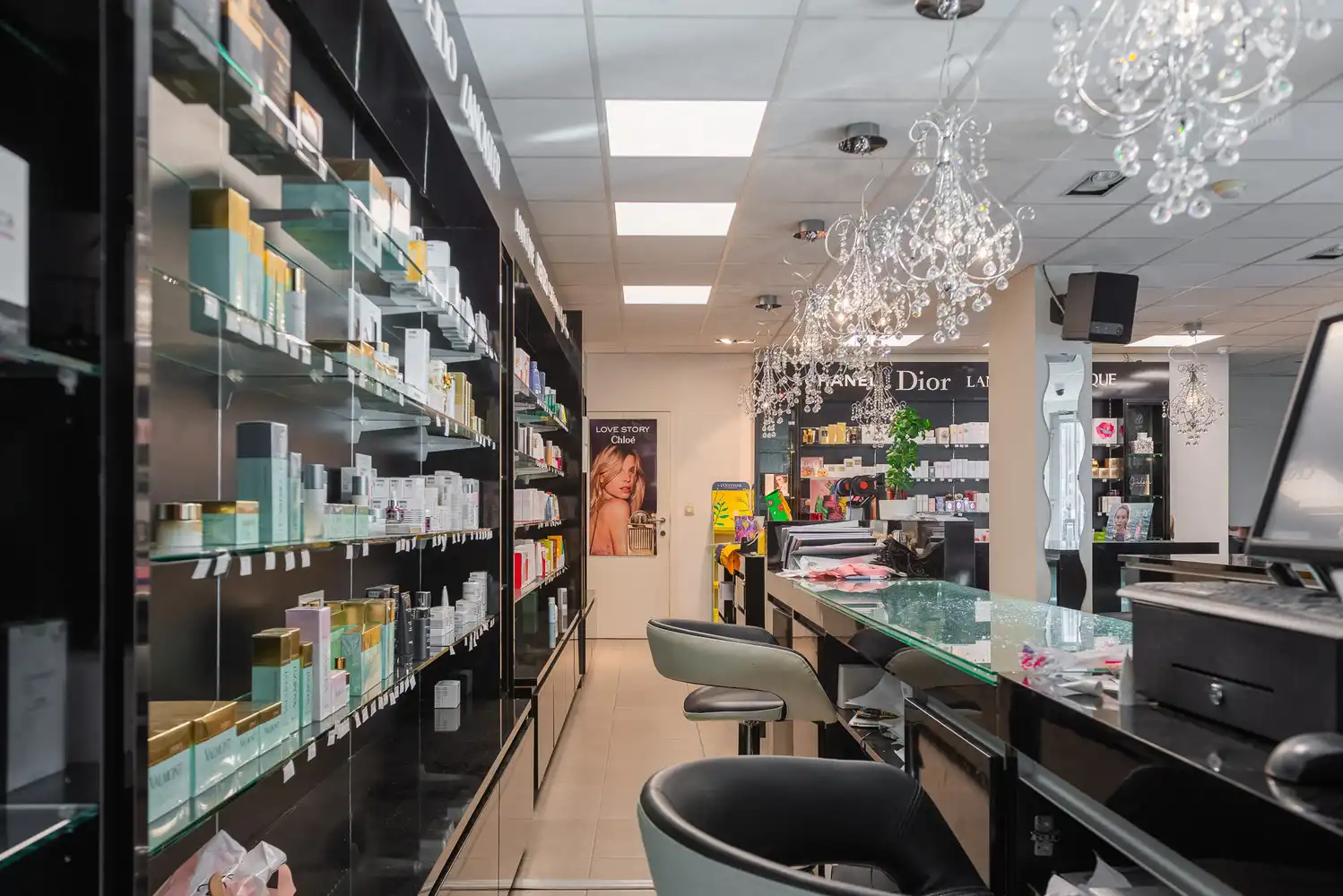Ruim handelsgelijkvloers van 187 m² op commerciële hoekligging in Leopoldsburg foto 5