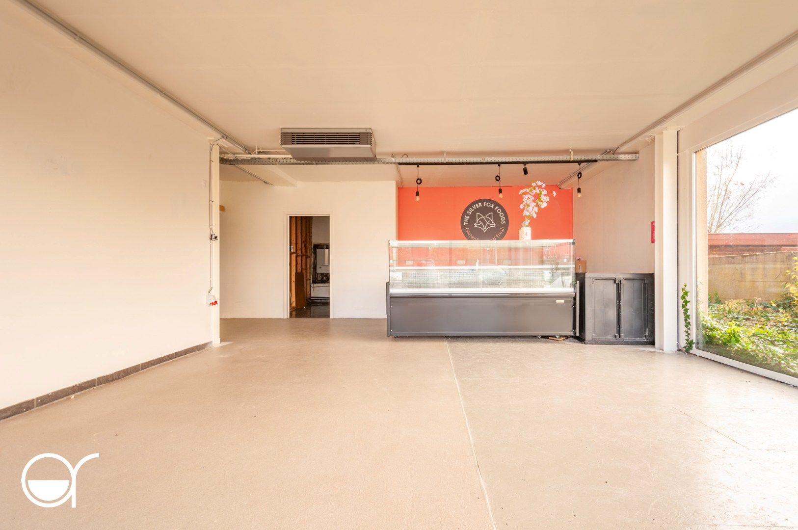 Handelsgelijkvloers op drukke locatie foto 10