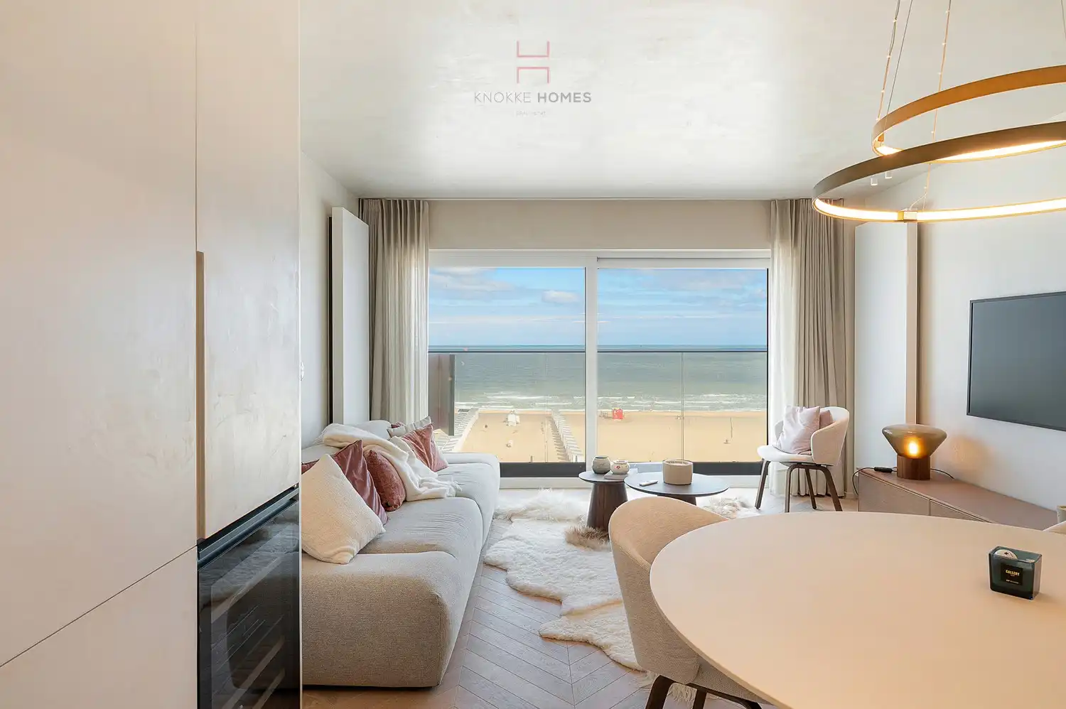 Stijlvol gerenoveerd appartement op het Rubensplein met een prachtig frontaal zicht op zee foto 4