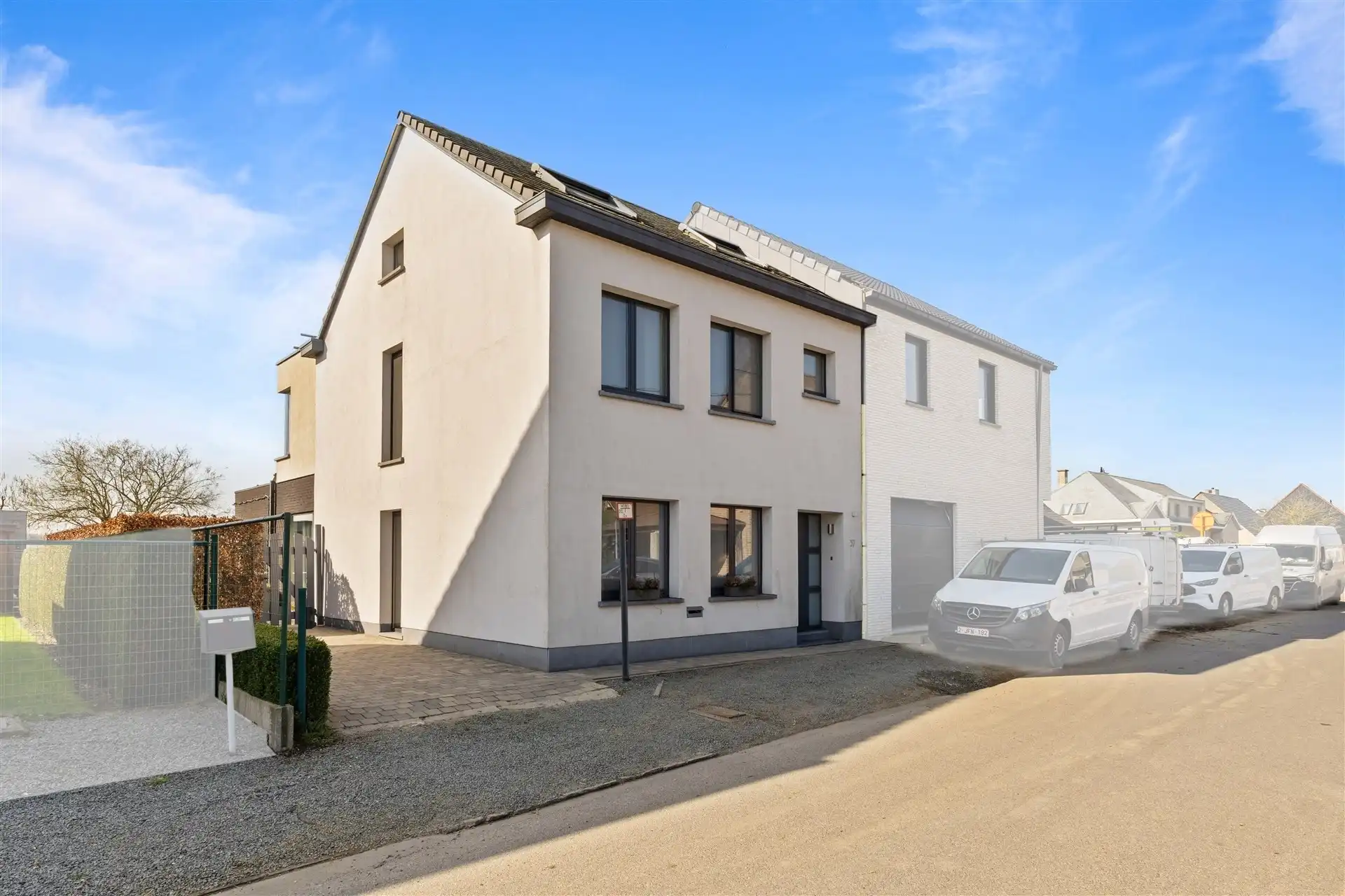 Modern halfopen bebouwing met uniek zicht in een landelijke omgeving. foto 29