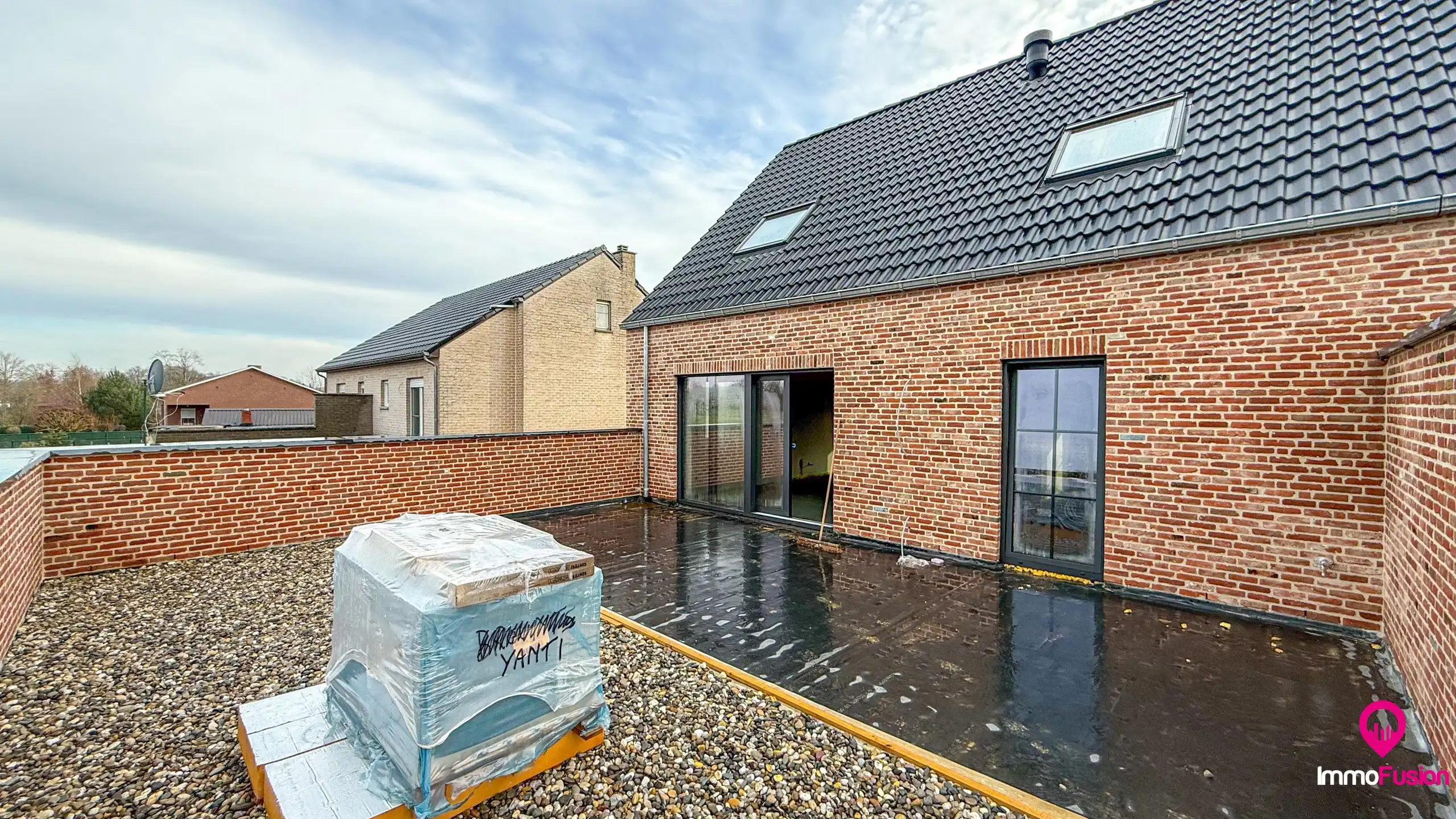 Zeer ruim (146m²!) duplex app.met 2-slpks,garage en terras! foto 14