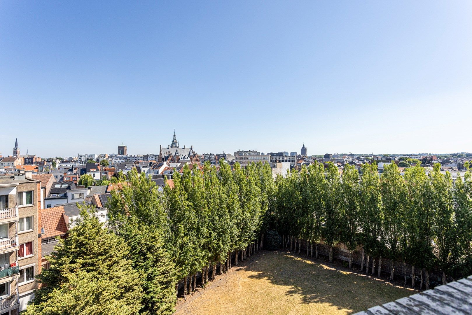 Te renoveren appartement met 2 slpk en terras! foto 9