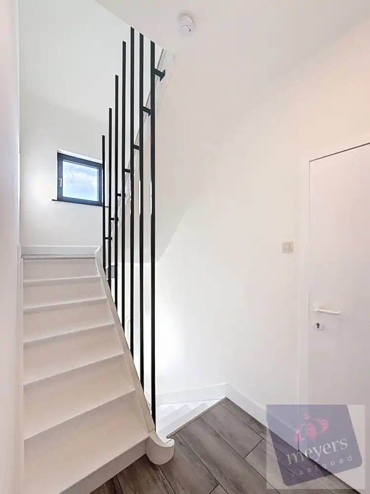 Stijlvolle halfopen bebouwing met tuin op centrale ligging in Hasselt foto 16