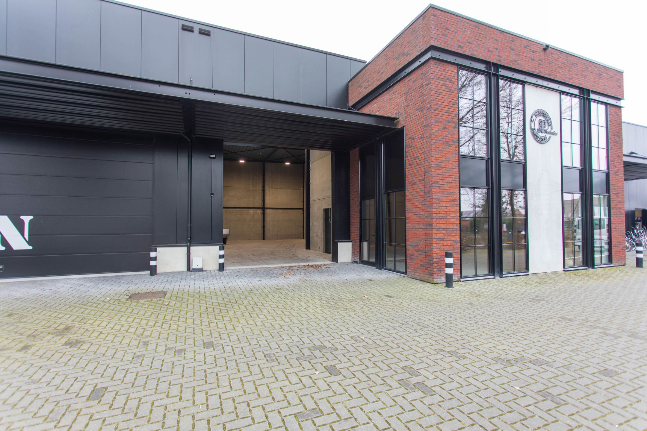 Instapklare KMO-unit te huur te Essen foto {{pictureIndex}}