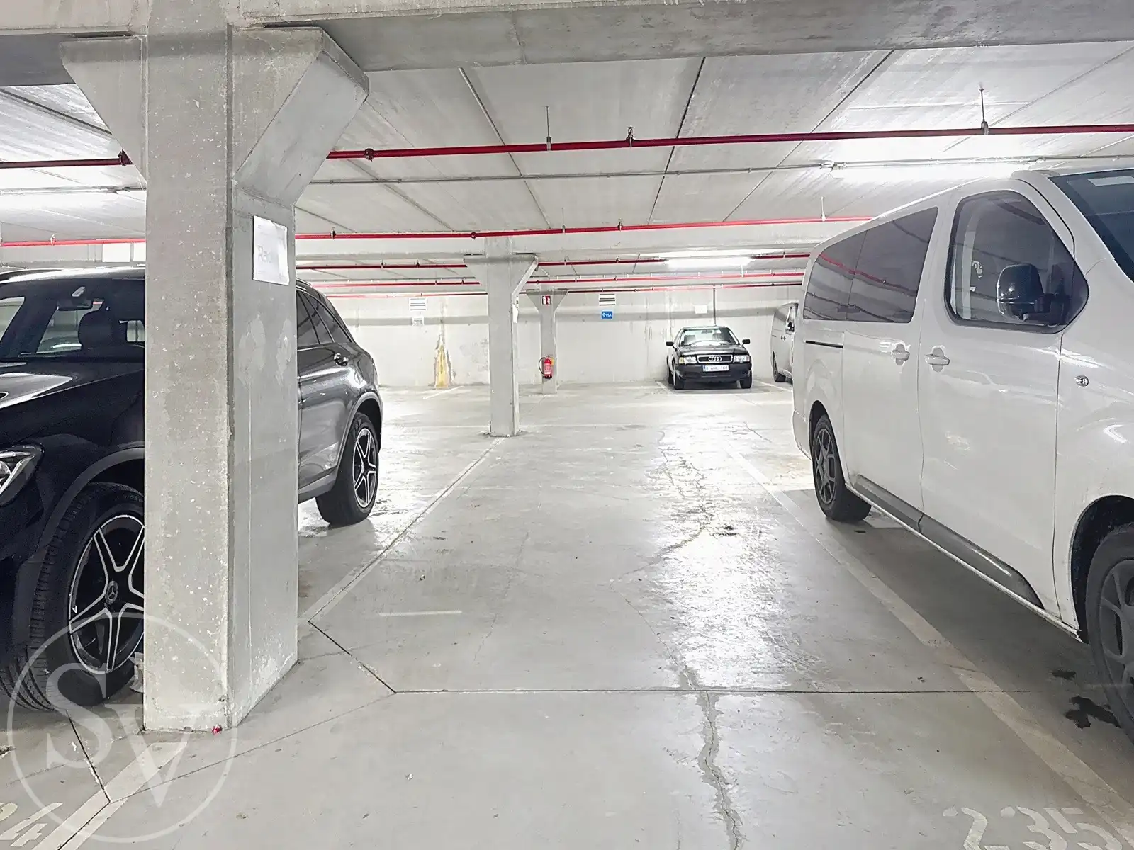 Kamer met terras, kelder en parking. foto 10