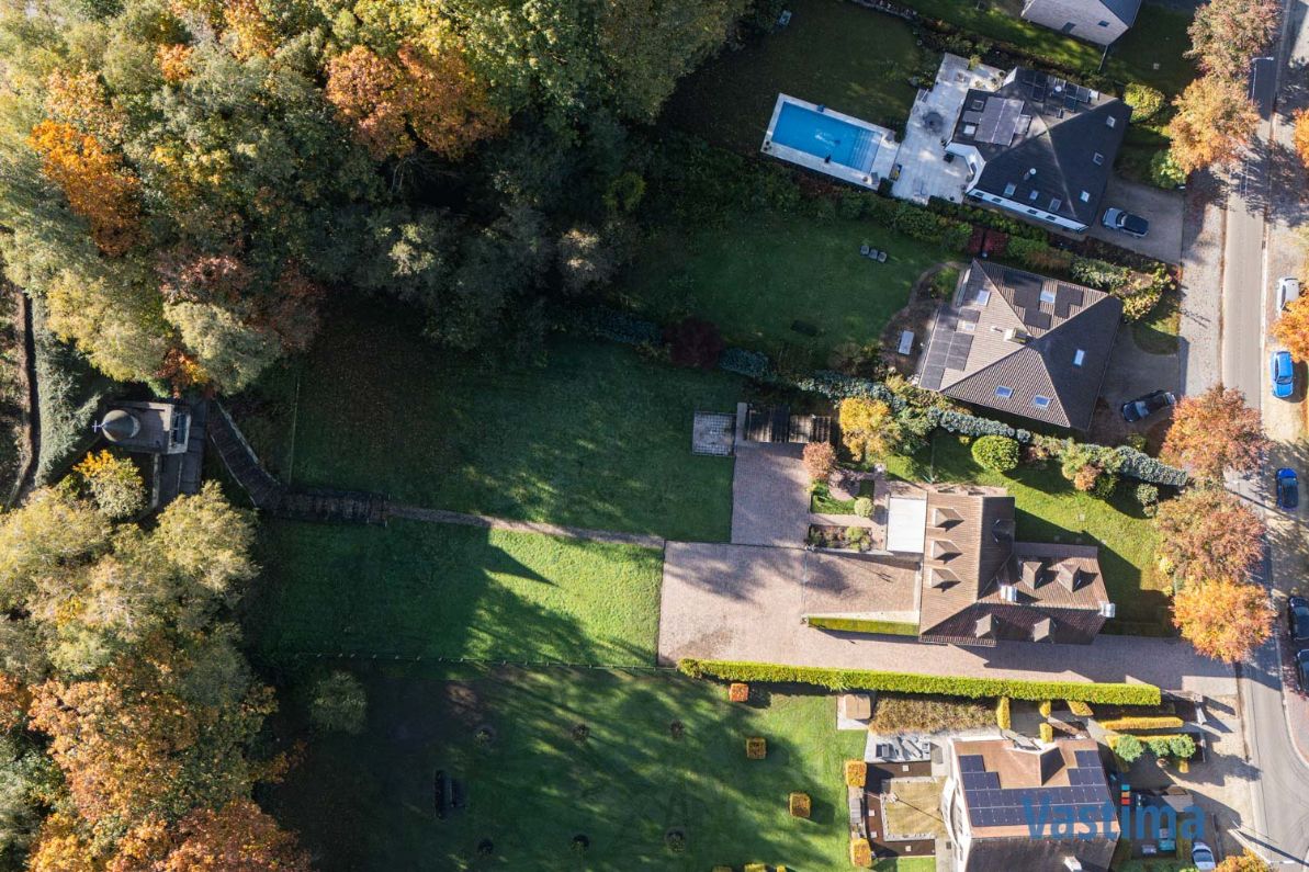 Statige villa met enorm potentieel in een prachtige groene omgeving foto 37