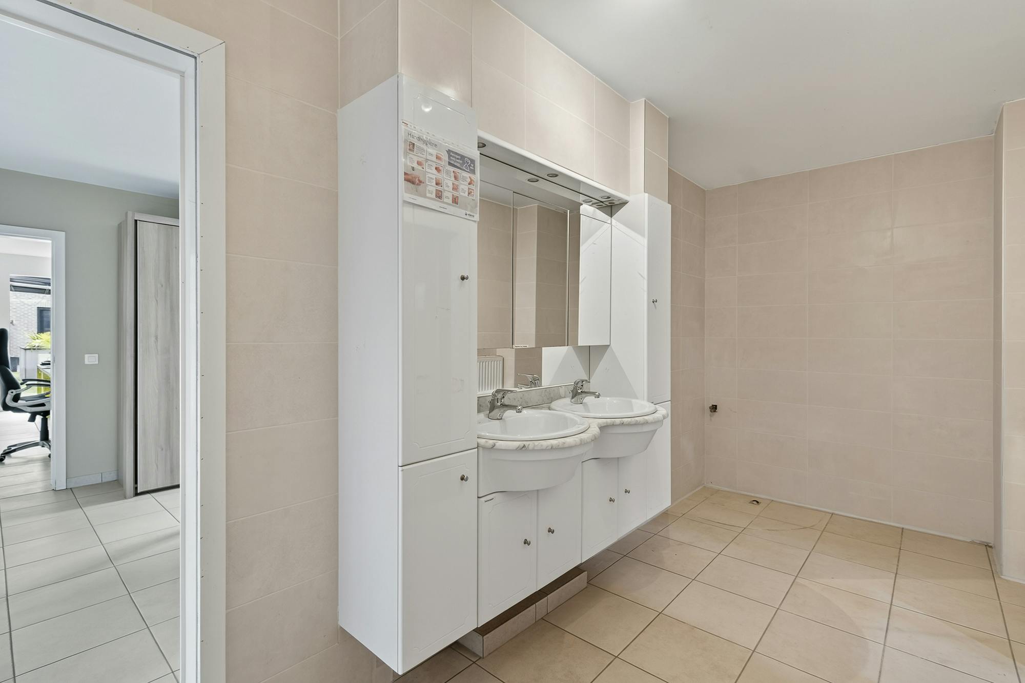 Luxe villa met exclusieve tuin en magazijn in KMO-zone foto 33