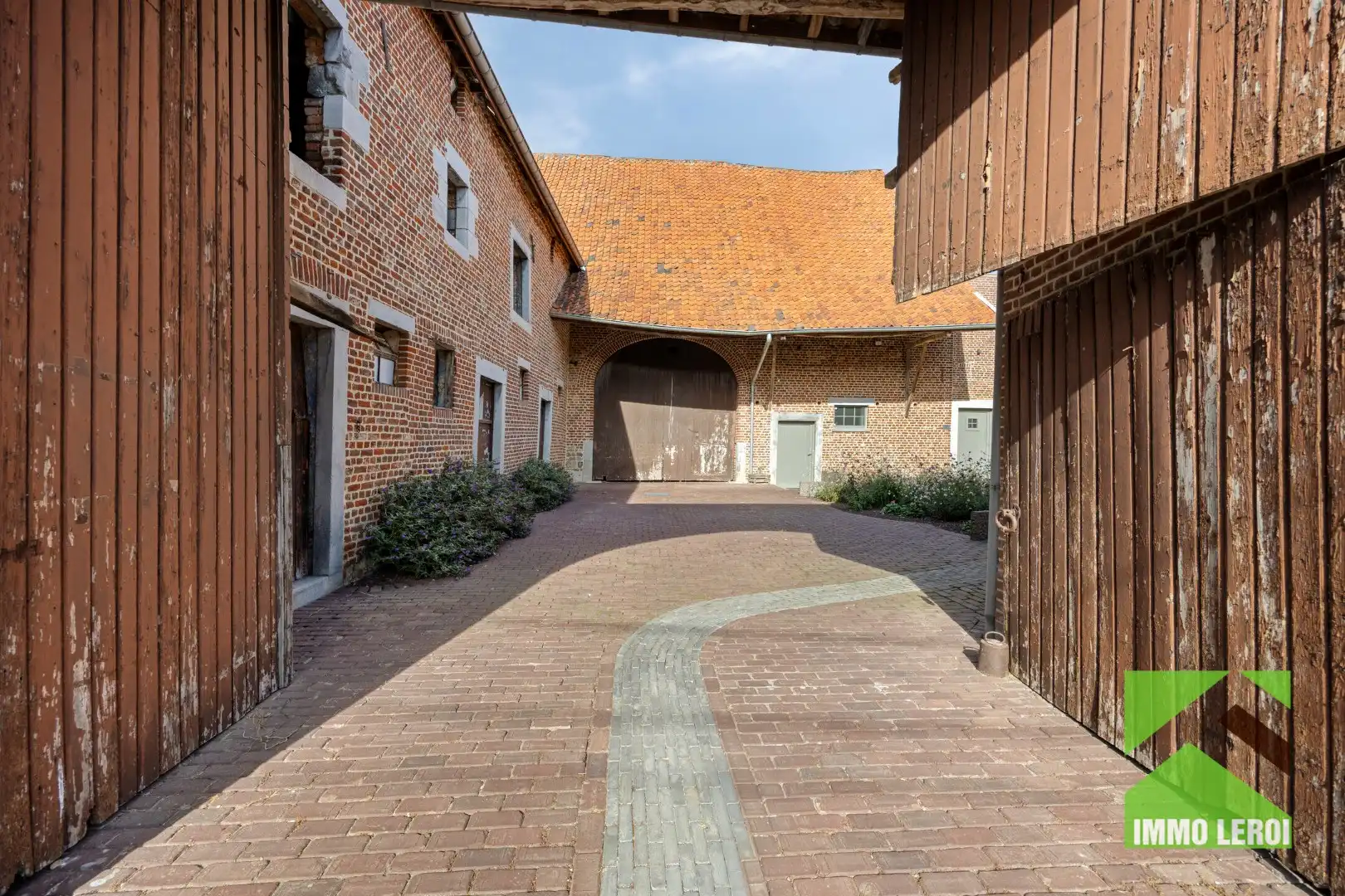 Prachtige hoevewoning met binnenkoer, stalling en tuin in Haspengouwse vierkantshoeve foto 4