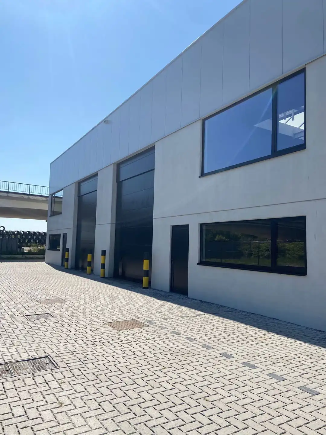 Te Huur KMO-unit Industriepark Raveldijk te Ravels foto {{pictureIndex}}