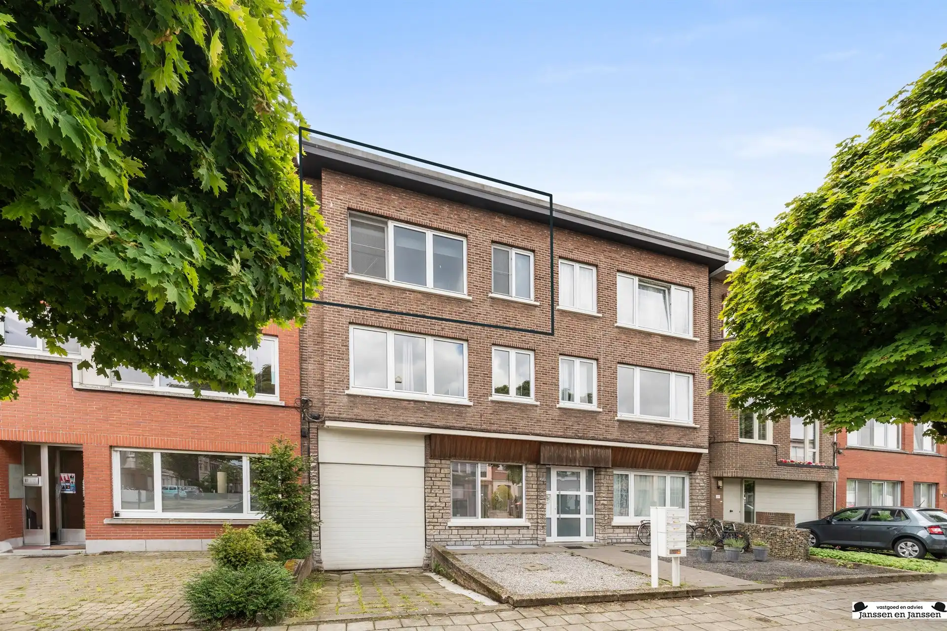 Op te frissen appartement met twee slaapkamers foto 2
