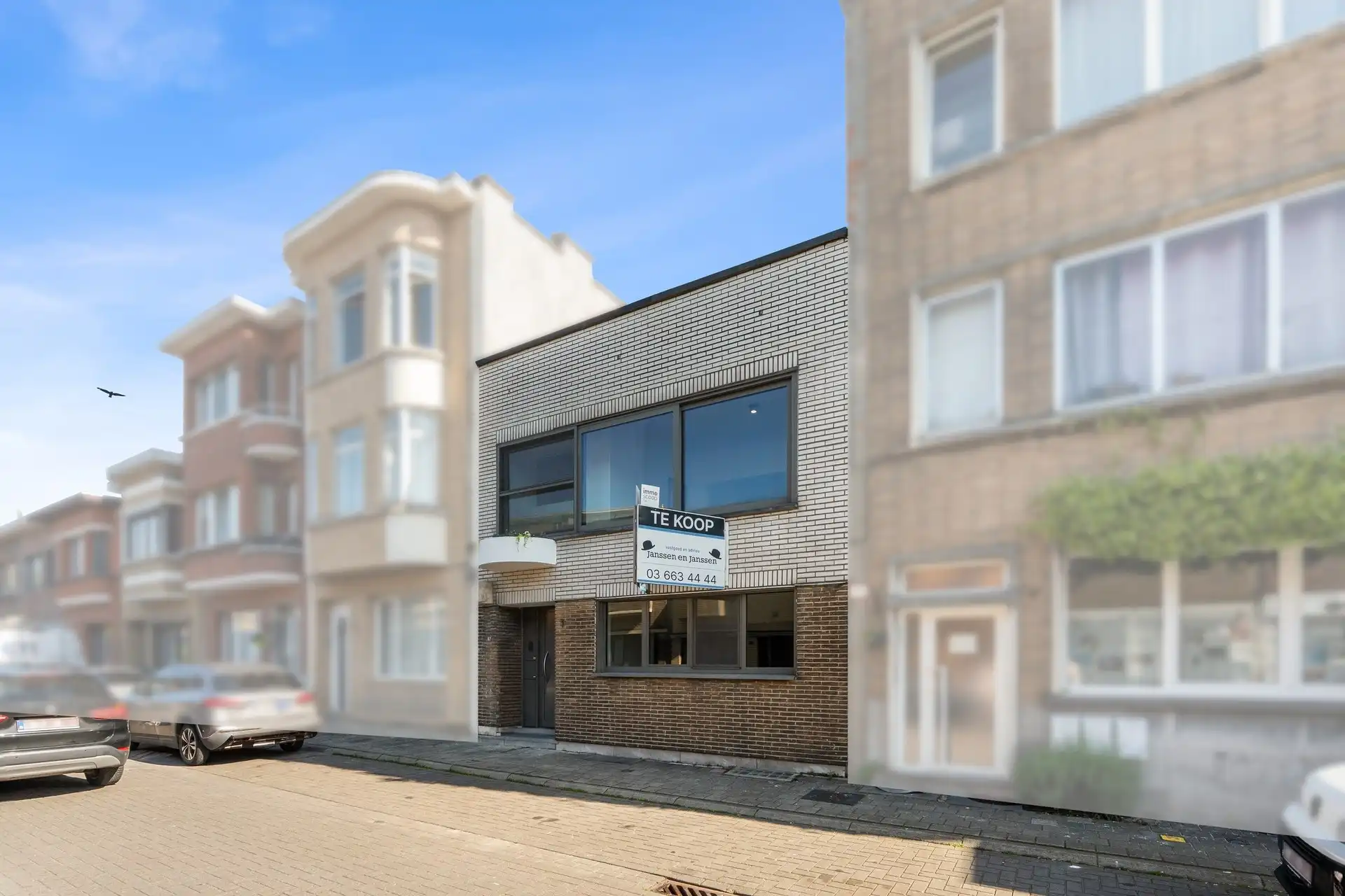 Gerenoveerde één/meergezins/kangeroe woning met 4 mog 5 slaapkamers en tuin. foto 2