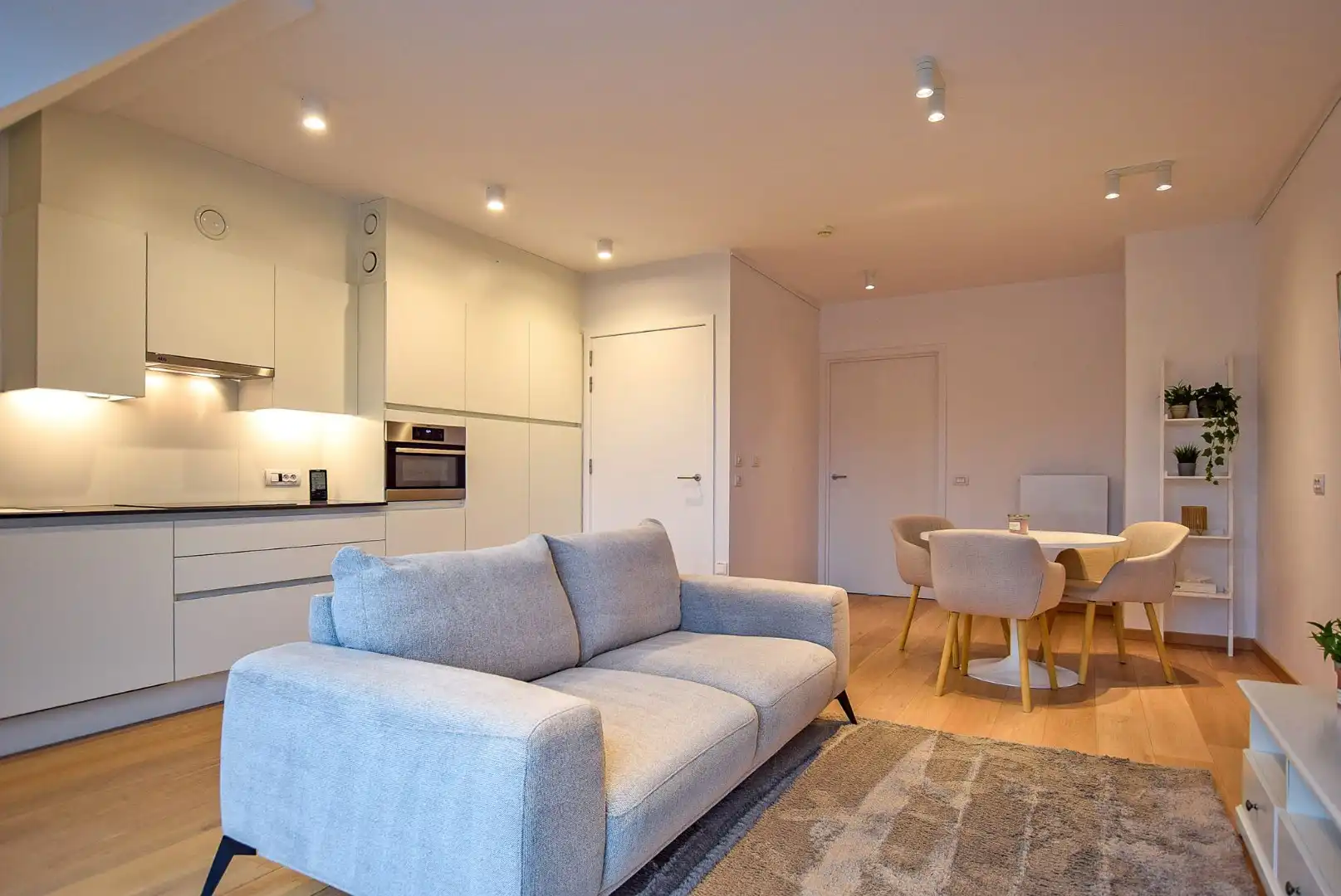 Prachtig 1-slaapkamerappartement (assistentiewoning) in Residentie Clarenhof, uniek wonen in hartje Nieuwpoort.  foto {{pictureIndex}}