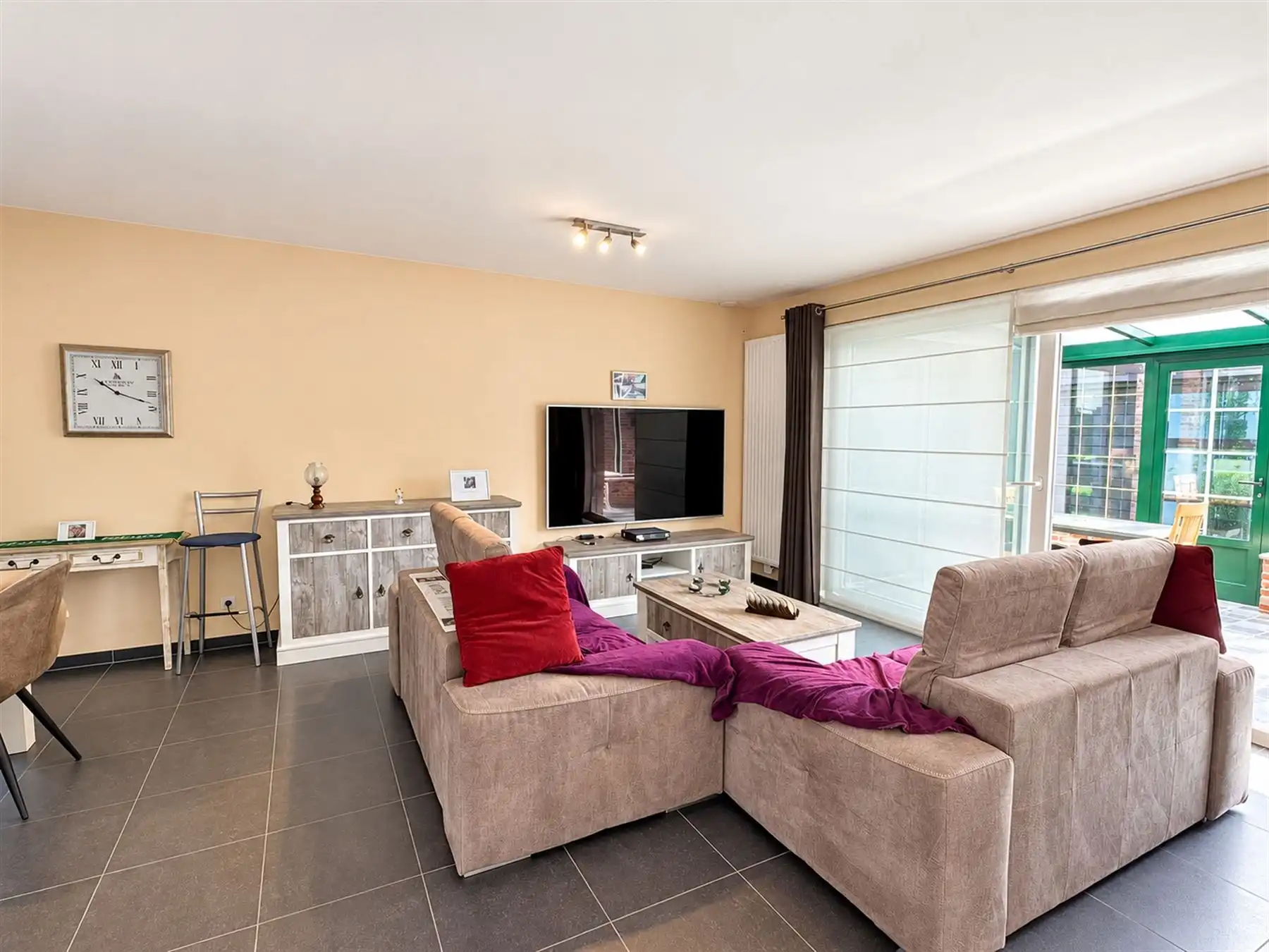 Recente woning met drie ruime slaapkamers en garage foto 3