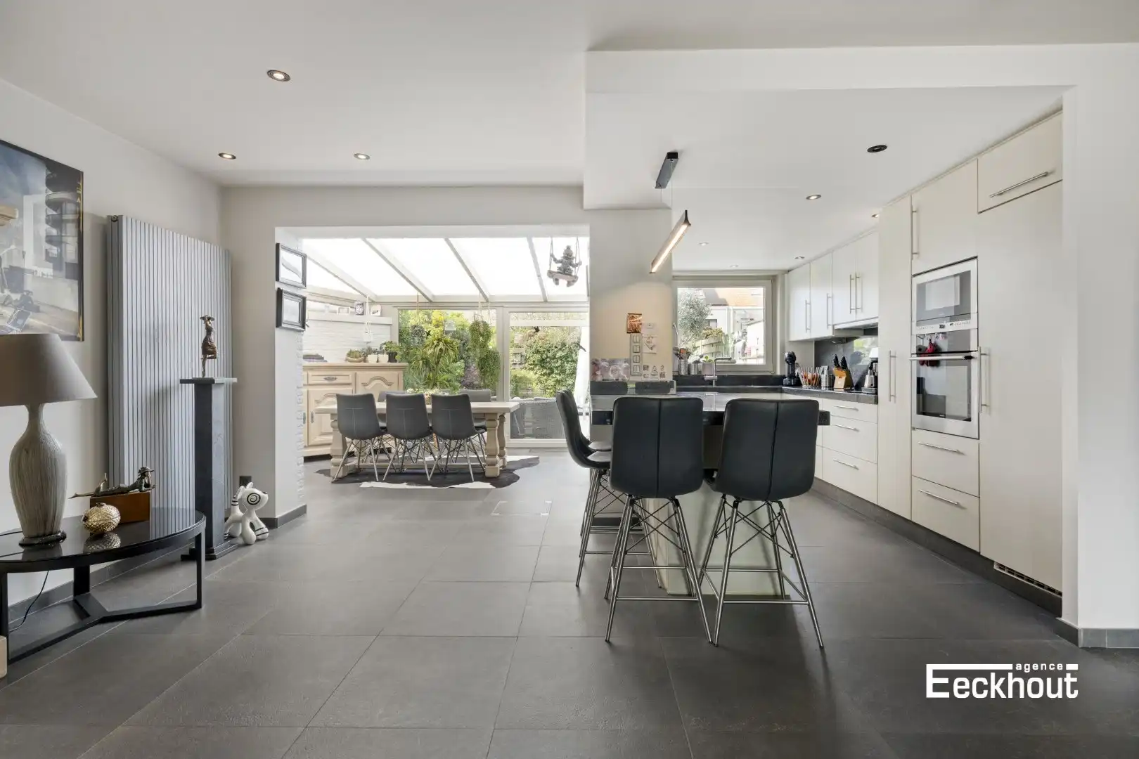 Instapklare woning met handelsruimte en met zonnige tuin! foto 5