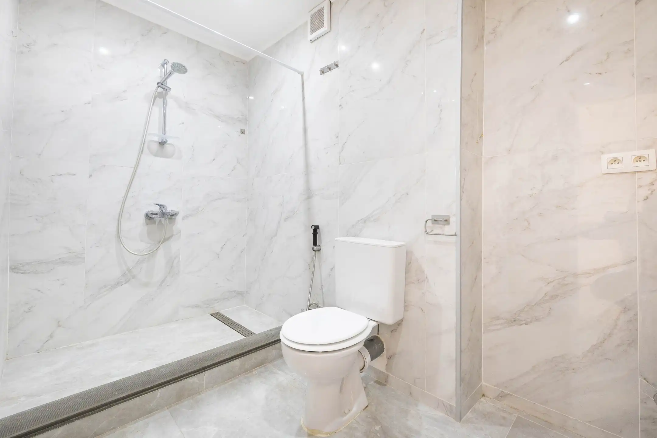 Licht appartement met 1 slaapkamer van ± 70 m² foto 12