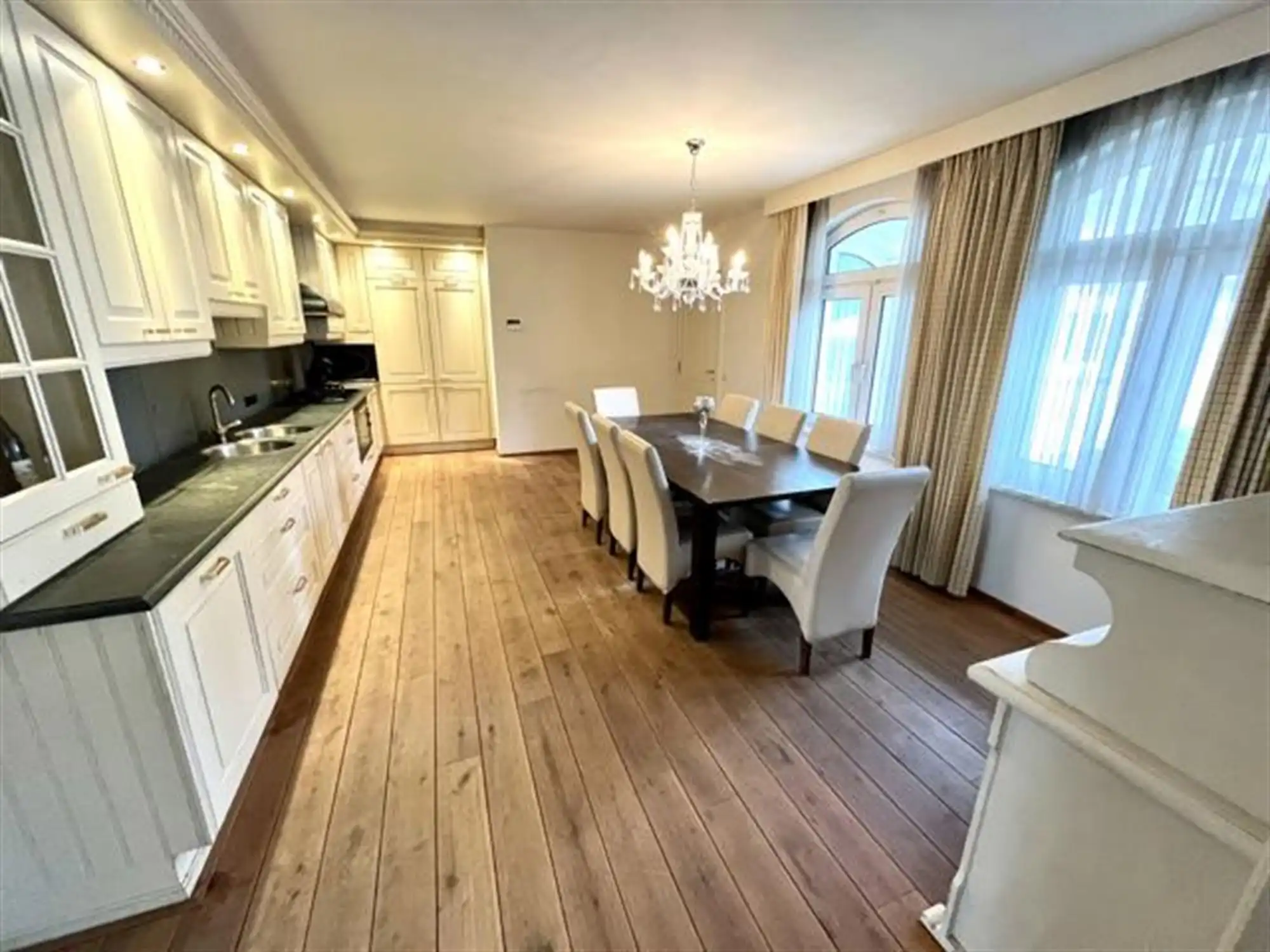 Prachtige villa met 9 slaapkamers en buitenzwembad foto 13