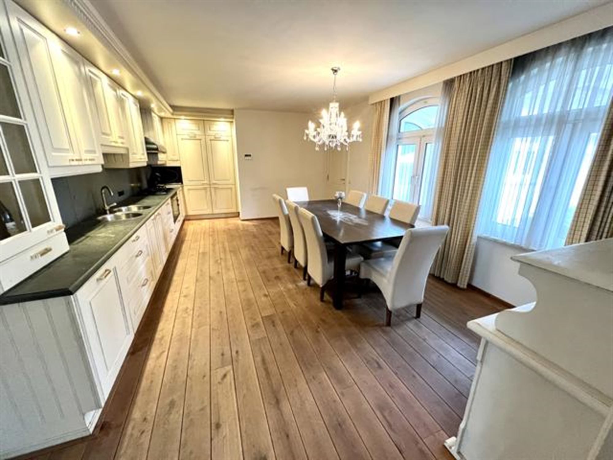 Prachtige villa met 9 slaapkamers en buitenzwembad foto 13