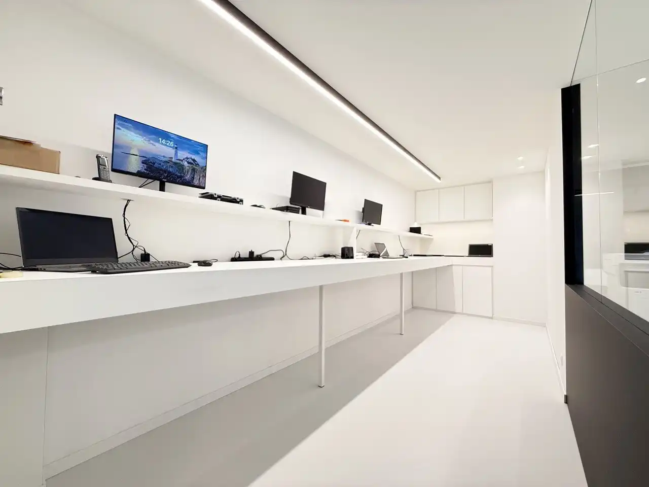 Instapklaar en hoogwaardig handelspand (122 m²) op topligging in Nieuwpoort Stad foto 8