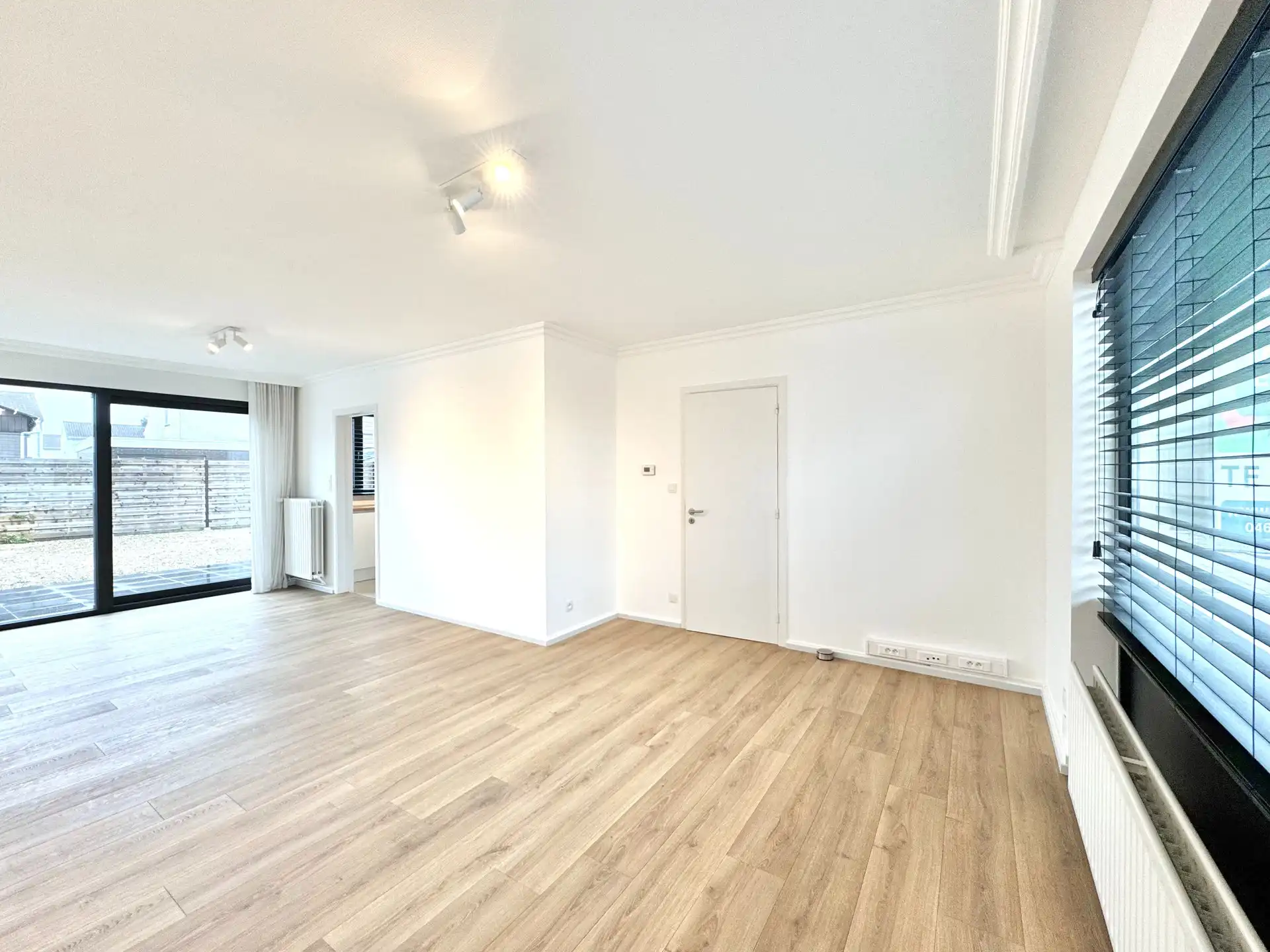 GERENOVEERDE WONING | 2 KAMERS | DRESSING |TUIN |GARAGE foto 3
