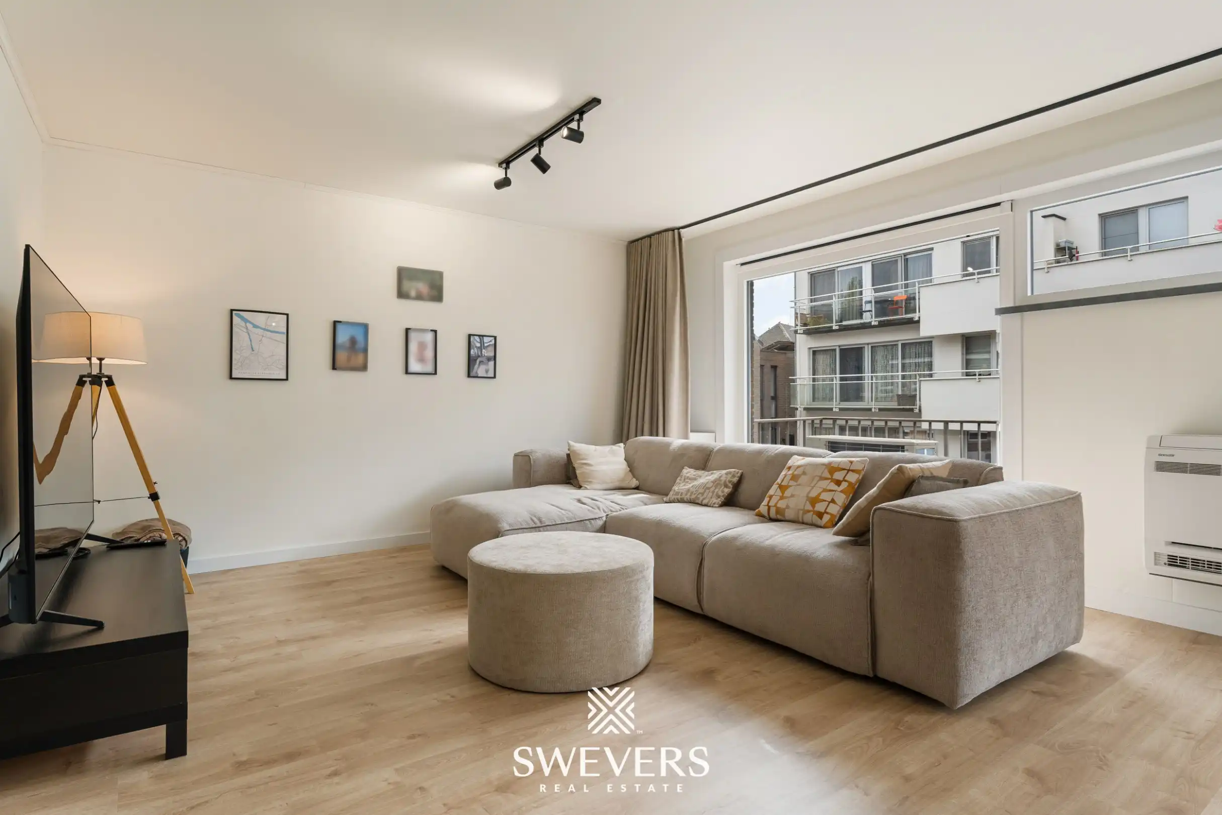 Instapklaar appartement met 2 slaapkamers en lift in centrum Beringen  foto {{pictureIndex}}