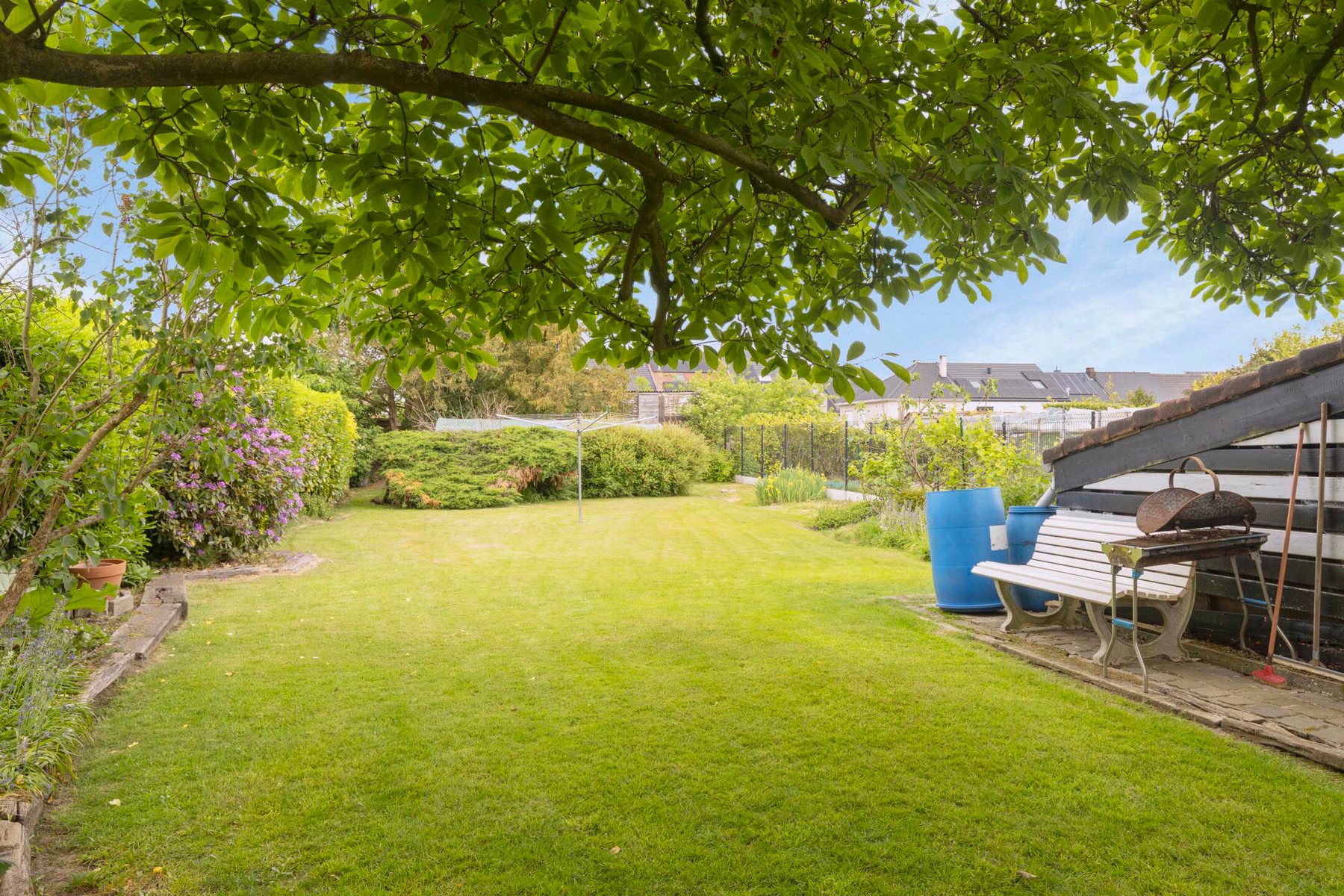 Ruime en verzorgde halfopen bebouwing met mooie tuin foto 17