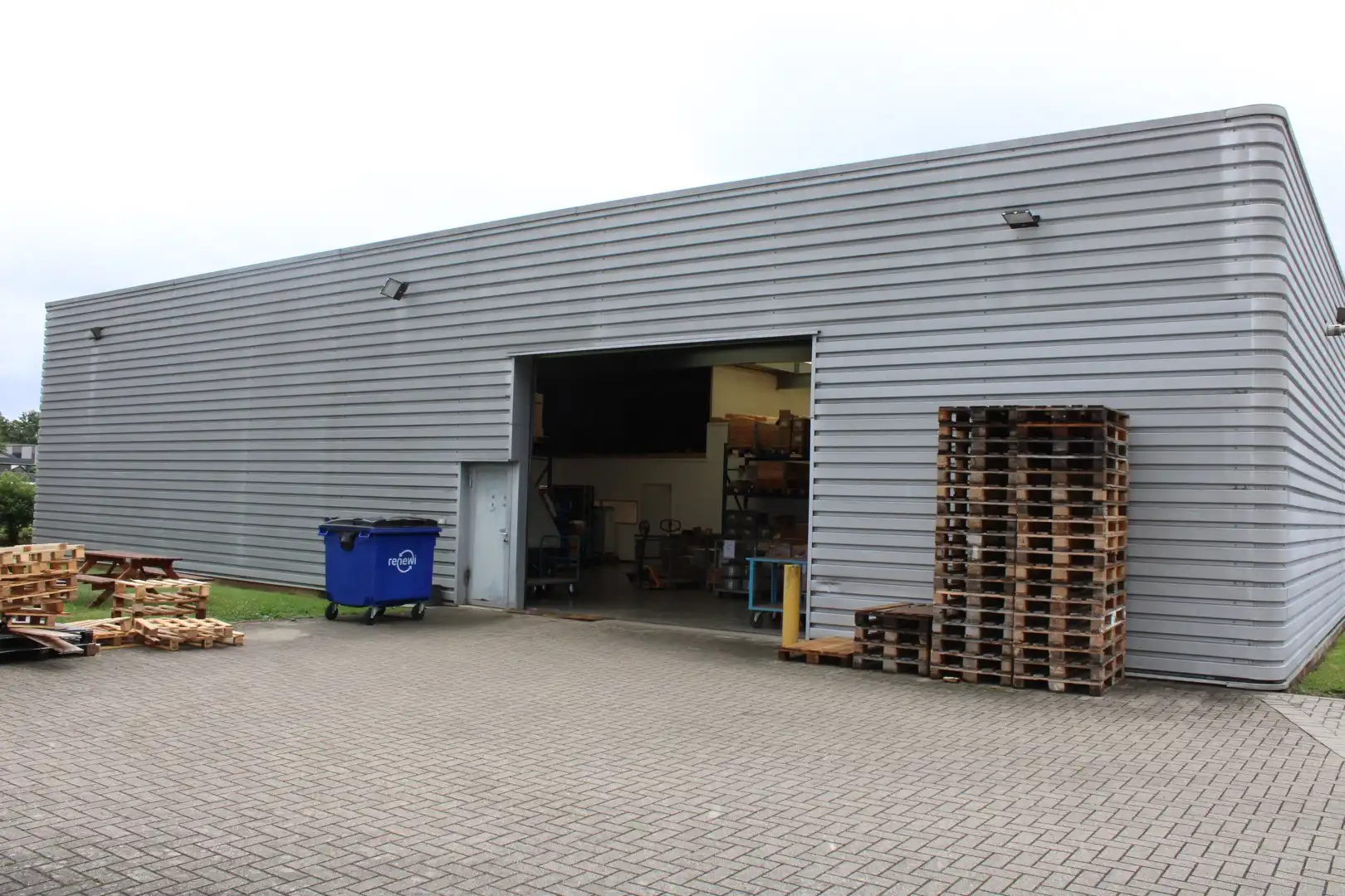 Bedrijfsgebouw te huur foto 12