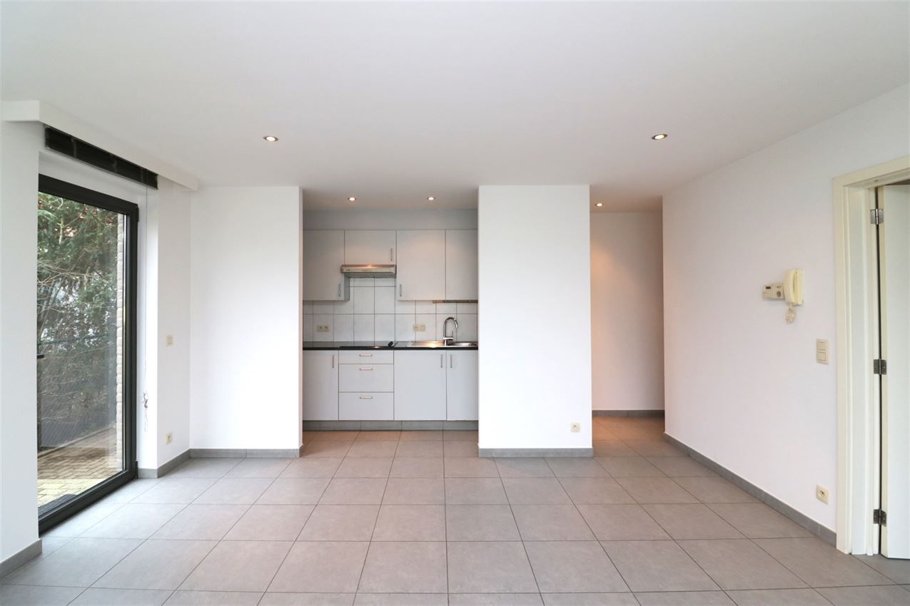 Gelijkvloers app met 1 slpk, terras, nabij station foto 2