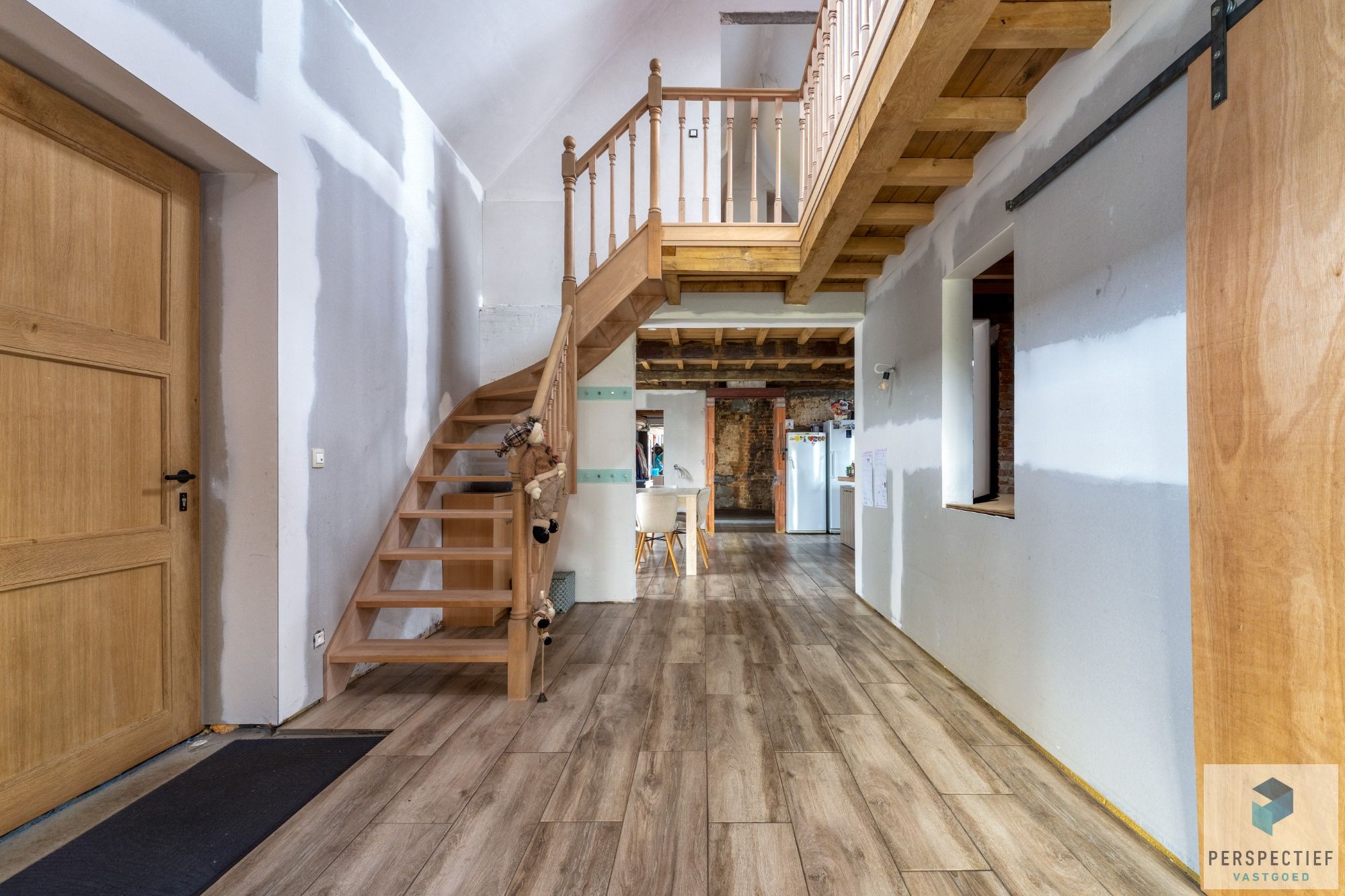 VERDER AF TE WERKEN WONING met PRAKTIJKRUIMTE,  4 SLPKS en TUIN foto 3