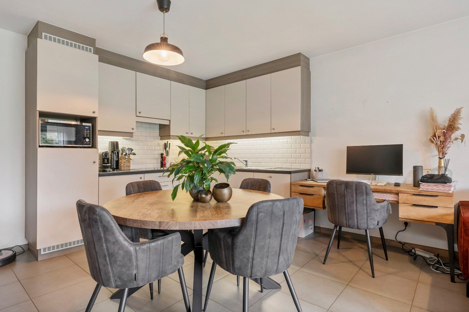 Gelijkvloers appartement Links met 77m² bewoonbare oppervlakte. foto 4