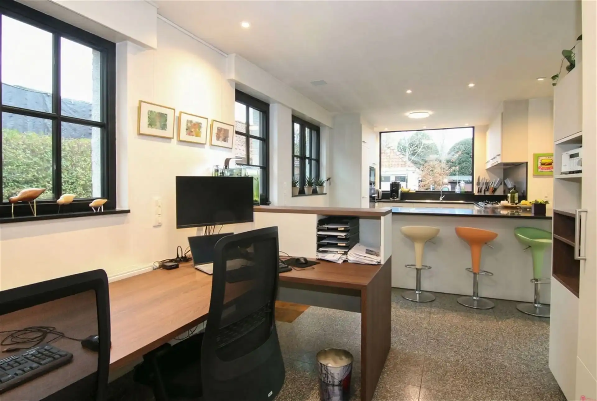 Prachtig vernieuwde halfopen woning op Pius-X foto 14