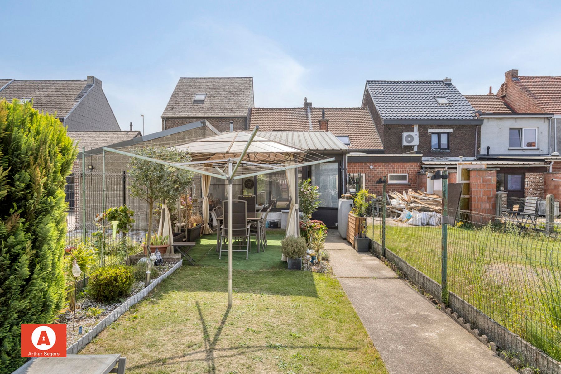 Gesloten bebouwing met 2 slaapkamers en ruime carport foto 20