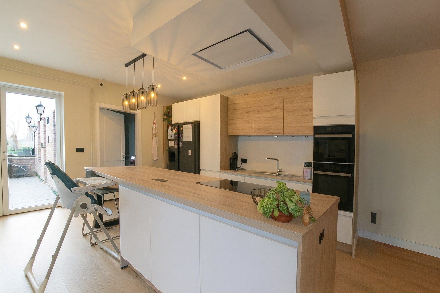 Instapklare, ruime moderne woning met 4 slaapkamers en uitgestrekte tuin te koop in hartje Temse! foto 5