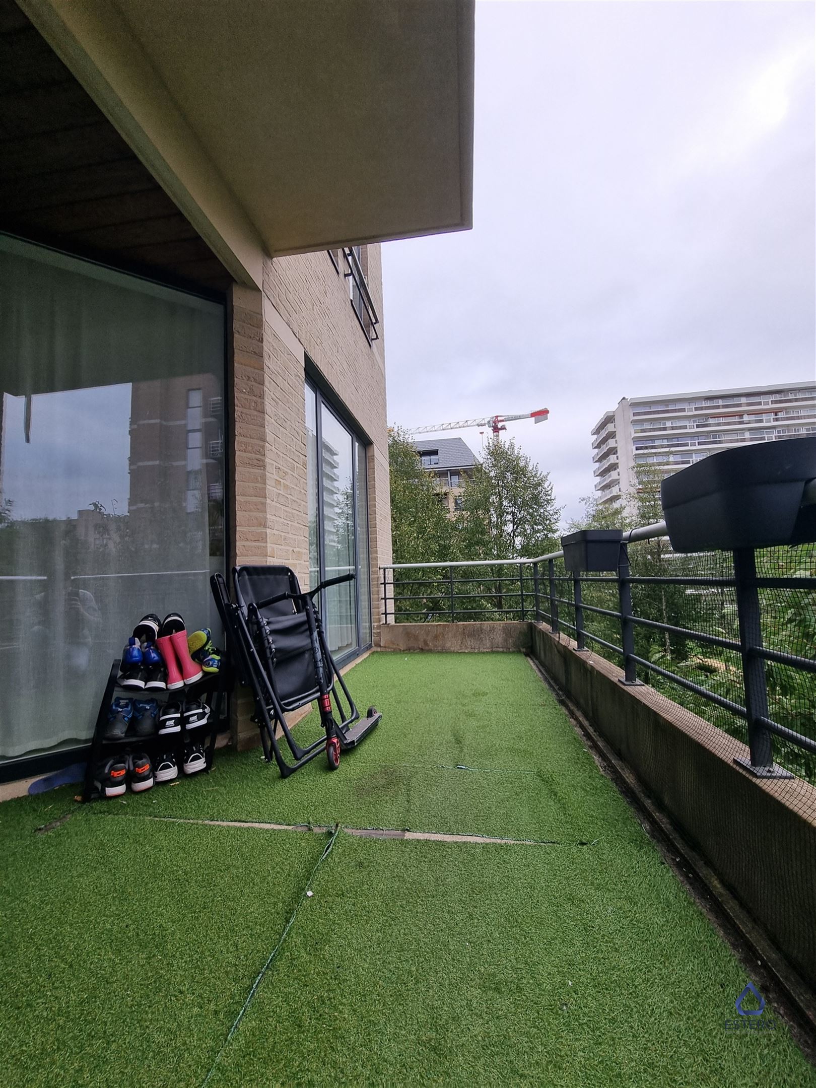 Ruim 3-slaapkamerappartement met zuidgericht terras foto 12