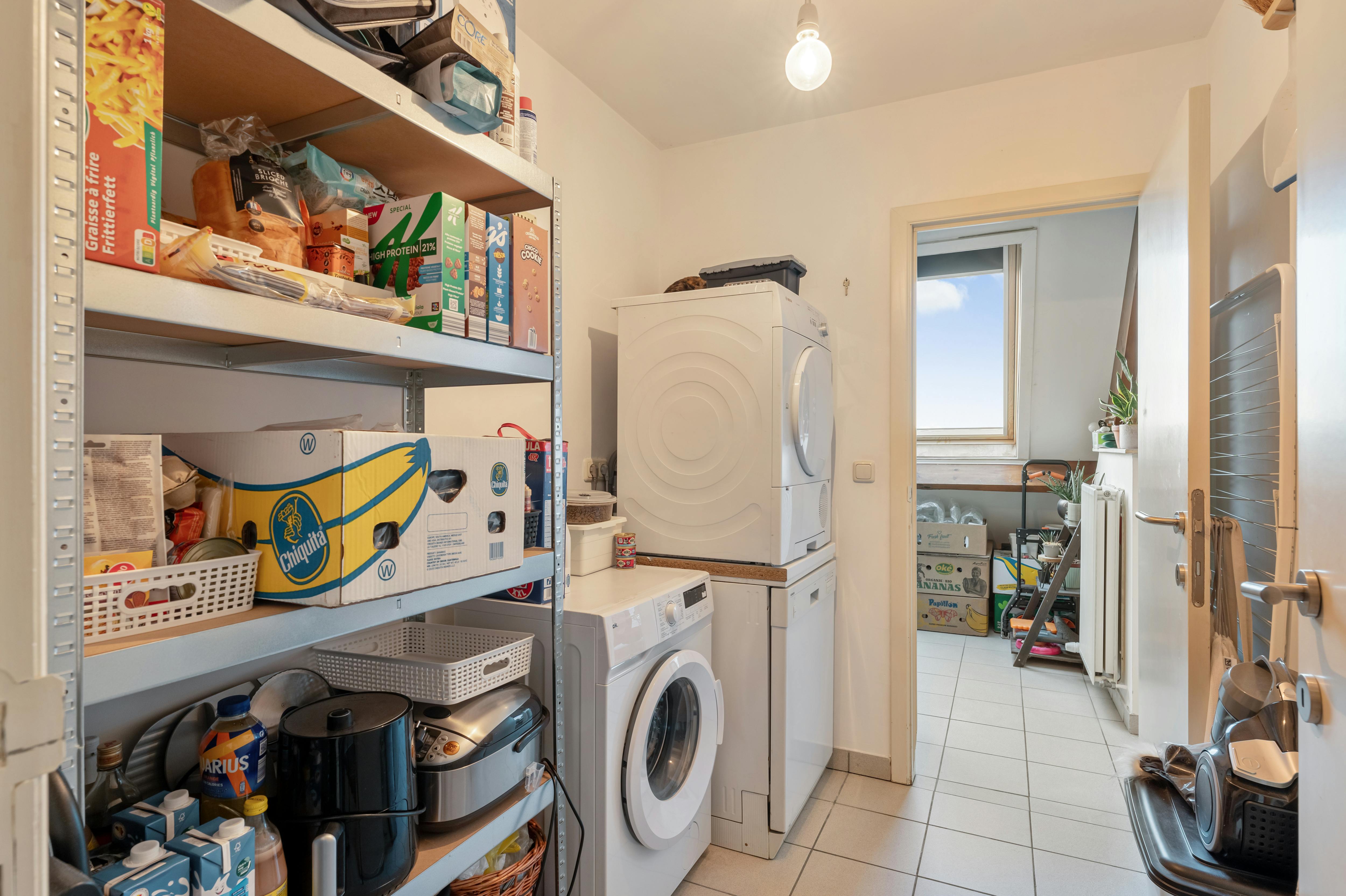 Instapklaar appartement met twee terrassen in het centrum van Genk foto 8