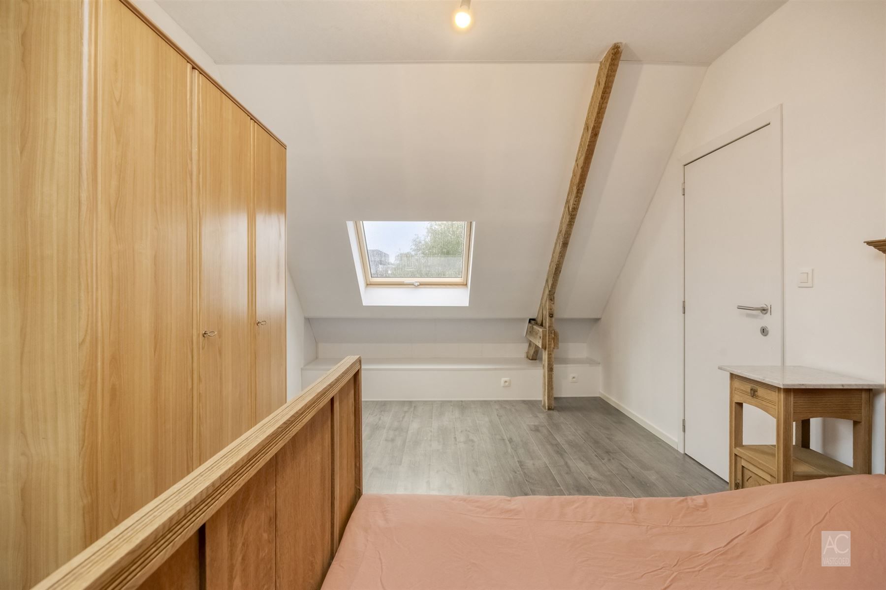 Recente halfopen bebouwing met 3 slaapkamers en garage foto 21