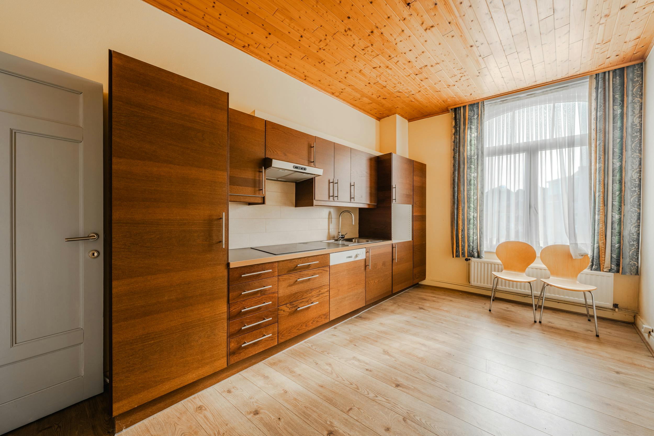 Goed gelegen handelspand met veel potentieel in Lombardsijde foto 21