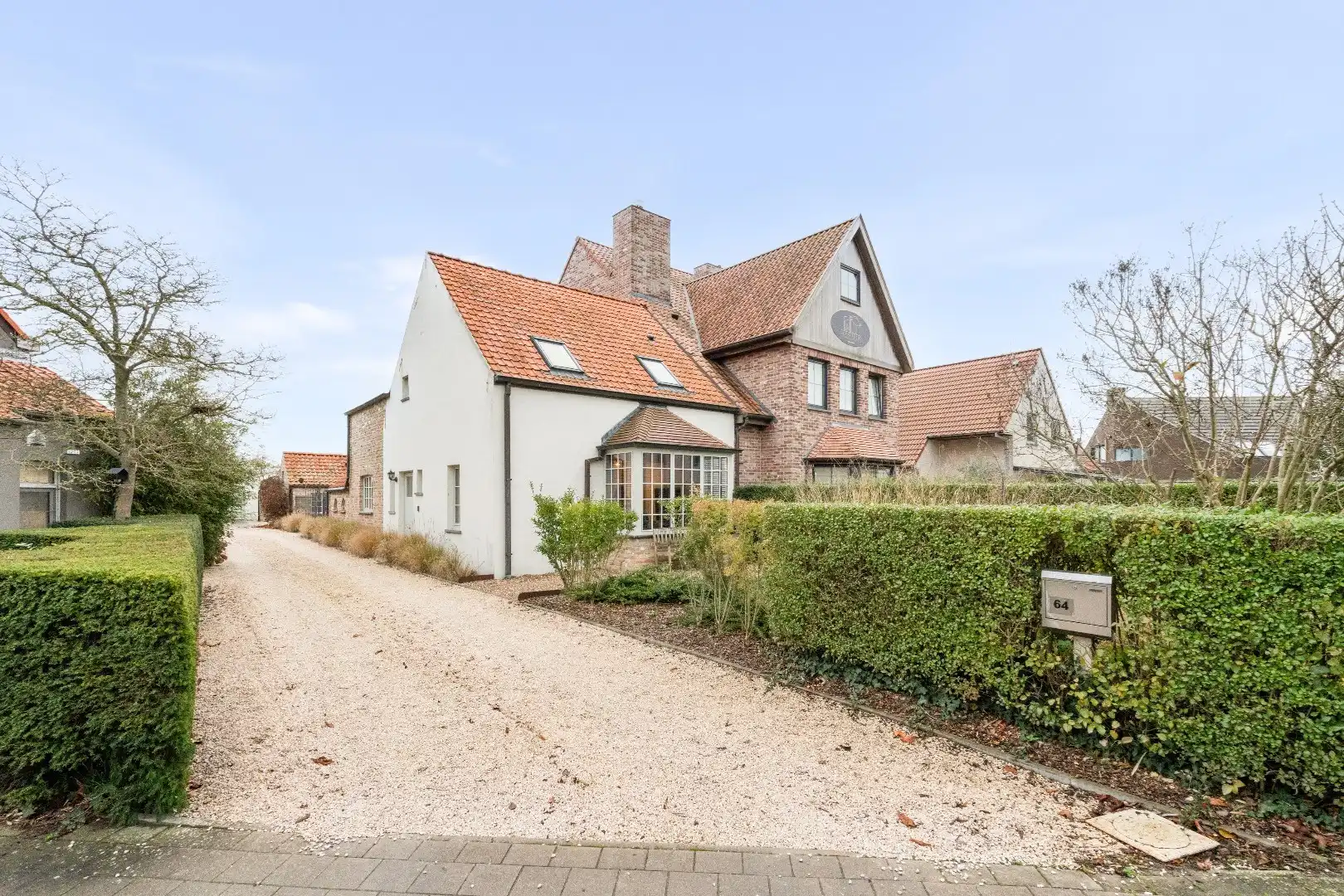 Uiterst charmante halfopen bebouwing met weidse zichten op een perceel van 2012m²  foto 4