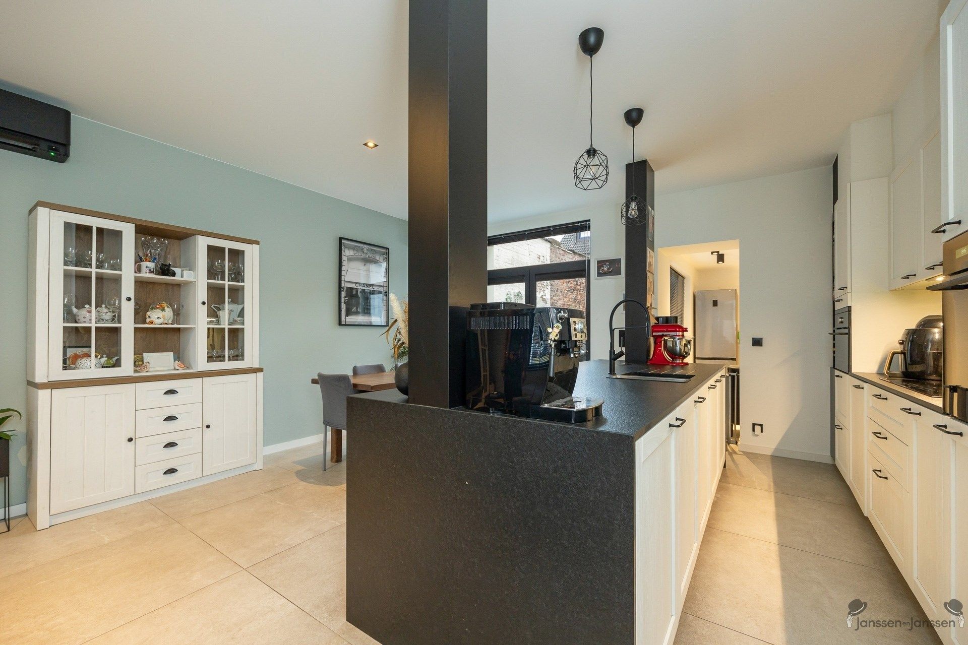 Mooi volledig gerenoveerd huis met EPC A aan groen plein foto 7