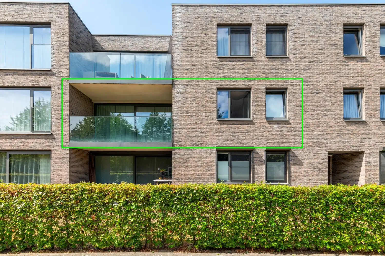 Tweeslaapkamer appartement met ruim terras en dubbele staanplaats! foto {{pictureIndex}}